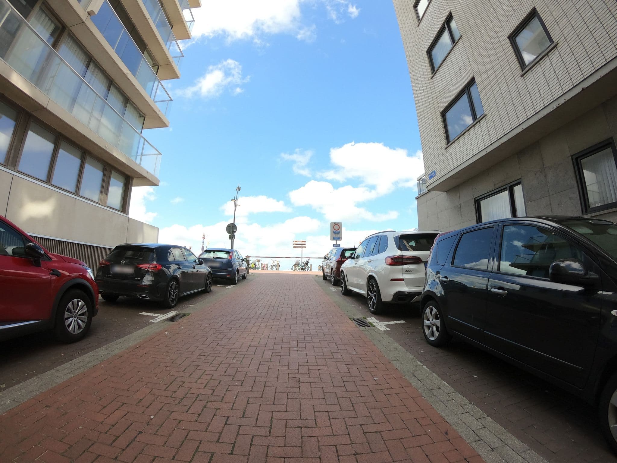 Street view near Serena Waterbed Seaview, Blankenberge — © filipc (CC BY-SA · Mapillary)