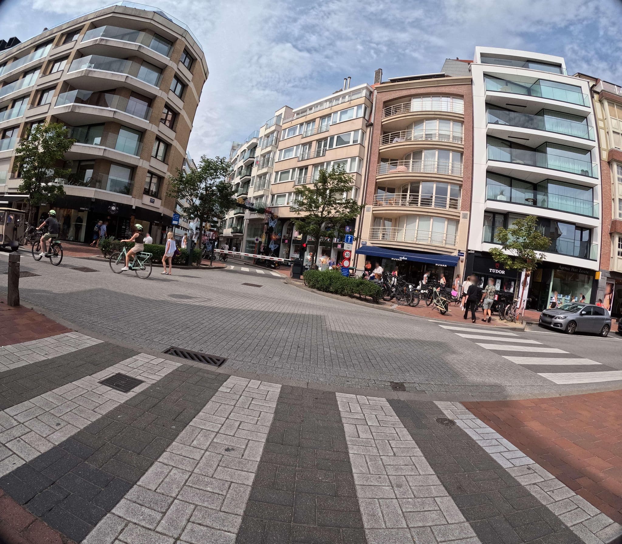 Street view near Alfa Belfry Hotel, Knokke — © filipc (CC BY-SA · Mapillary)