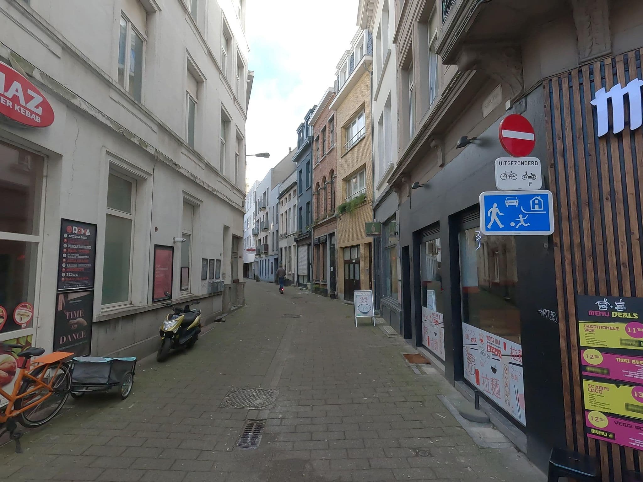 Street view near The Key, Antwerp — © koninklijke (CC BY-SA · Mapillary)