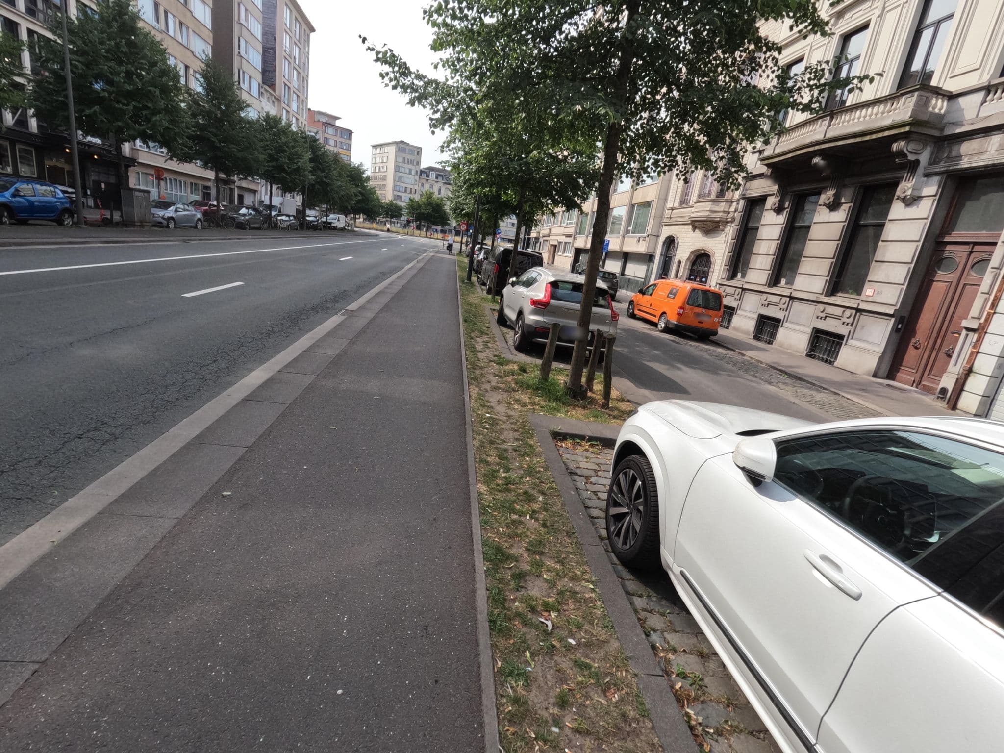 Street view near The Plaza Hotel Front Office, Borgerhout — © koninklijke (CC BY-SA · Mapillary)