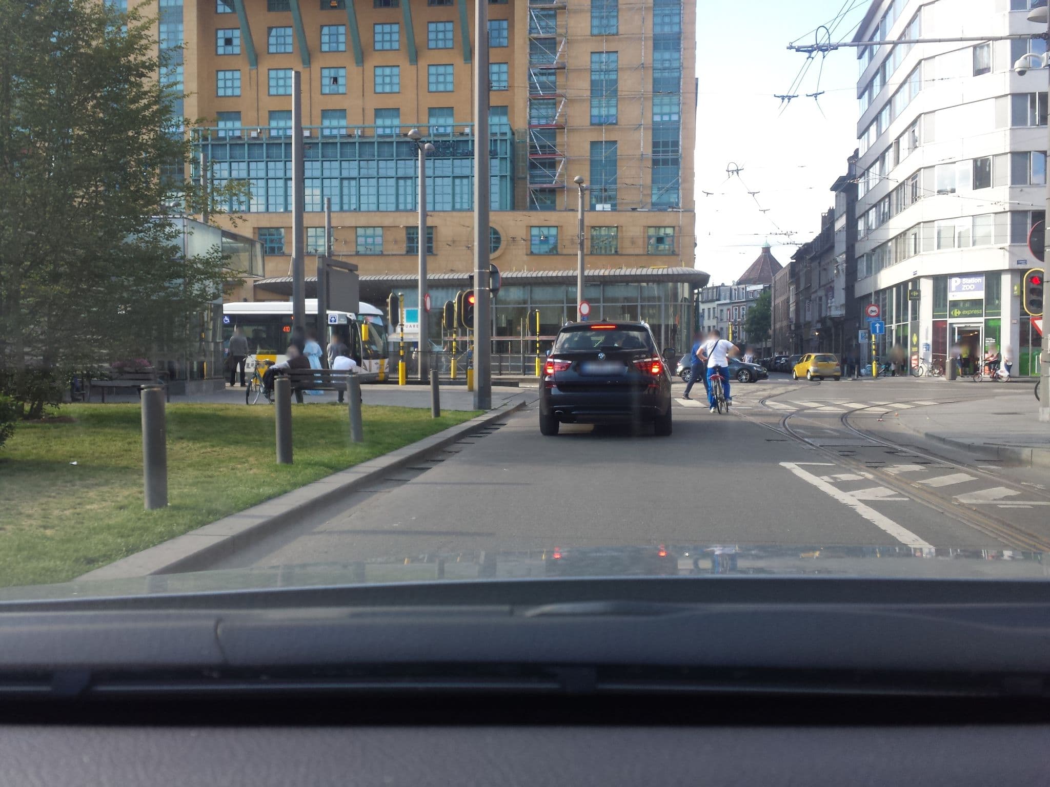 Street view near Astrid Park Plaza, Borgerhout — © sven_ (CC BY-SA · Mapillary)