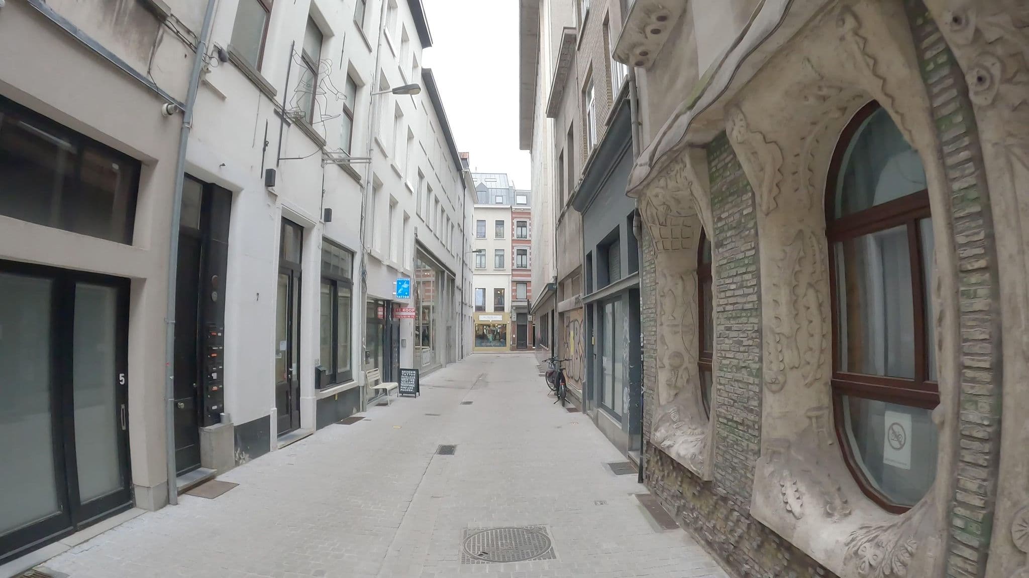 Street view near Pension Cammerpoorte, Antwerp — © koninklijke (CC BY-SA · Mapillary)