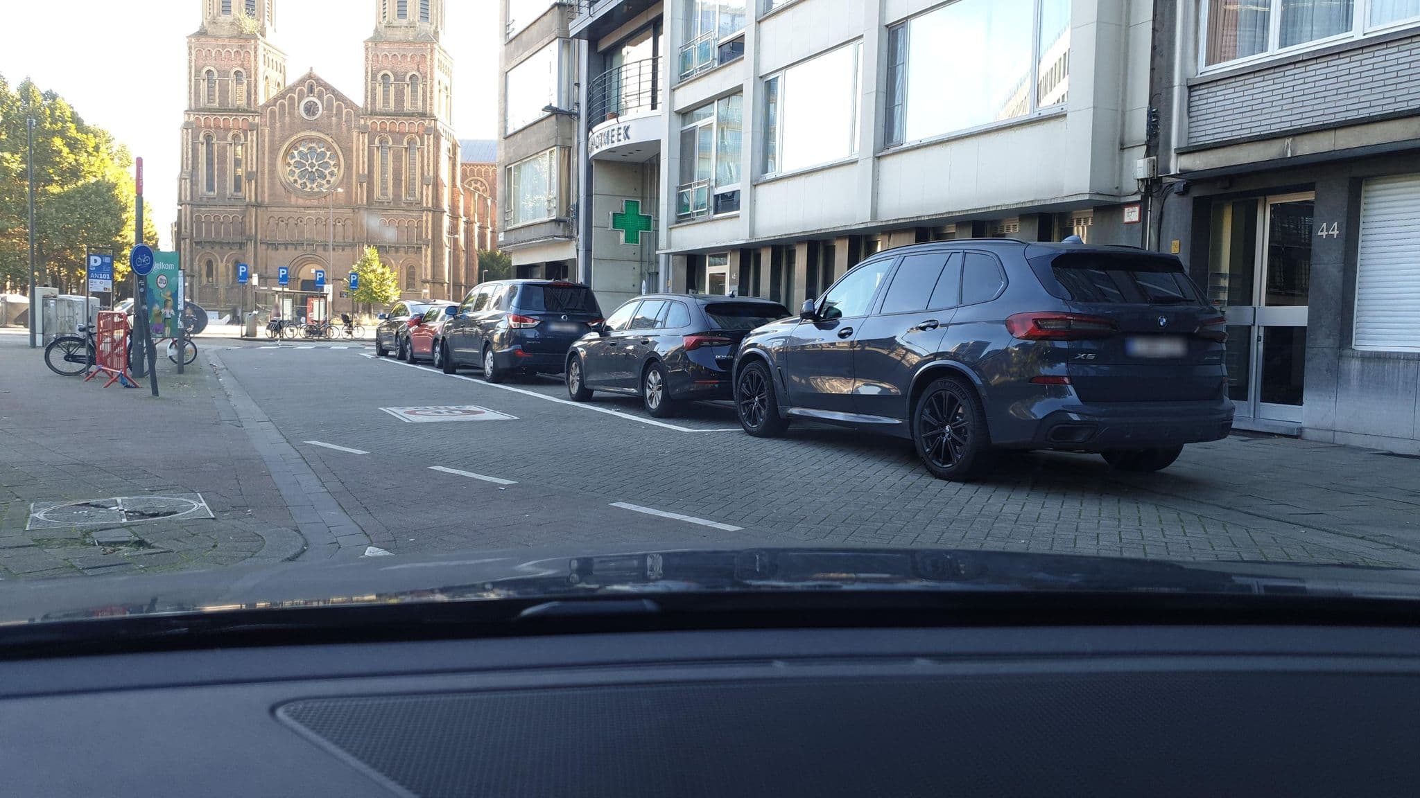 Street view near L!inder Hotel Antwerpen, Borgerhout — © toho (CC BY-SA · Mapillary)