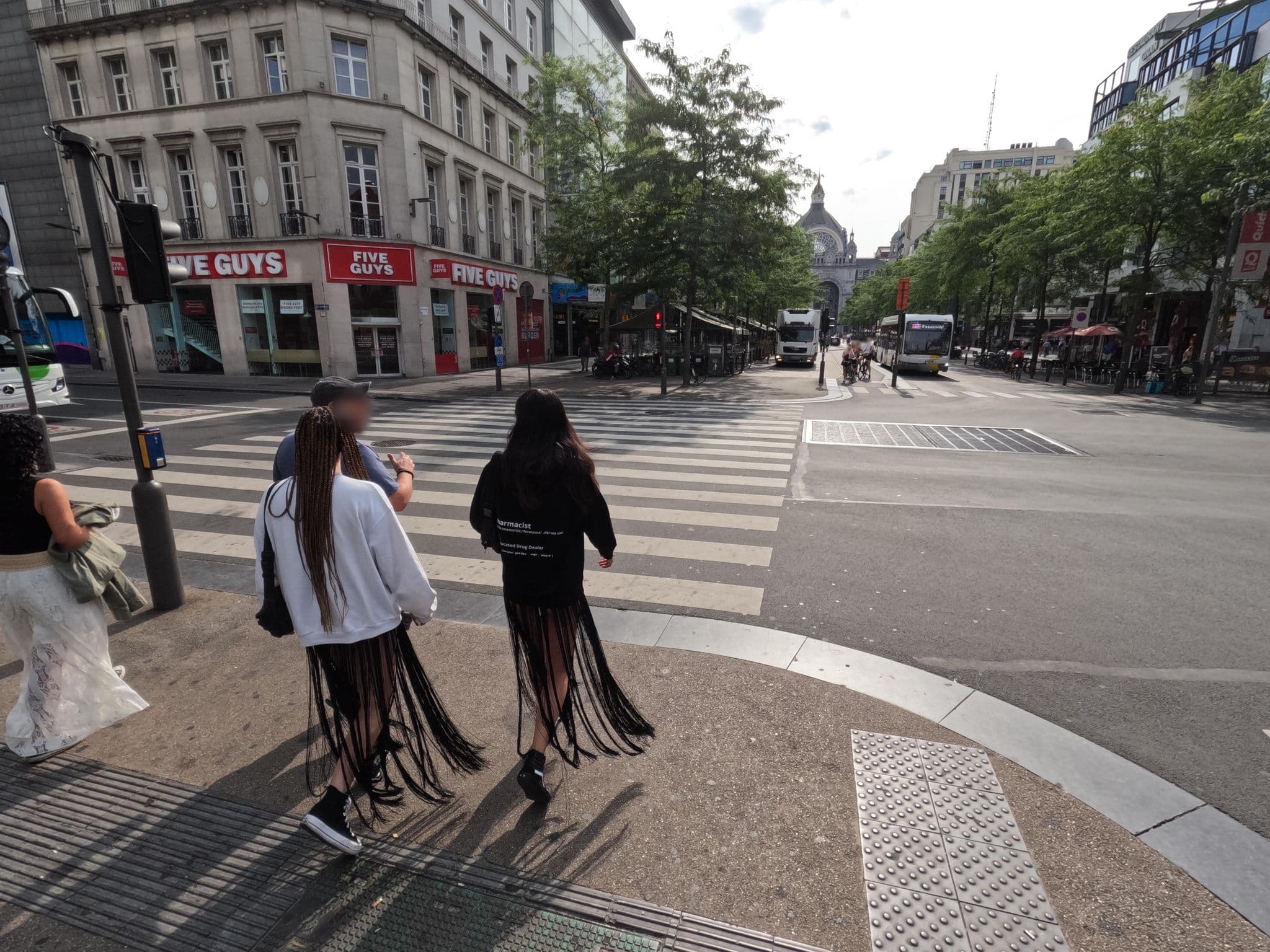 Street view near Hotel Keyserlei, Antwerp — © koninklijke (CC BY-SA · Mapillary)