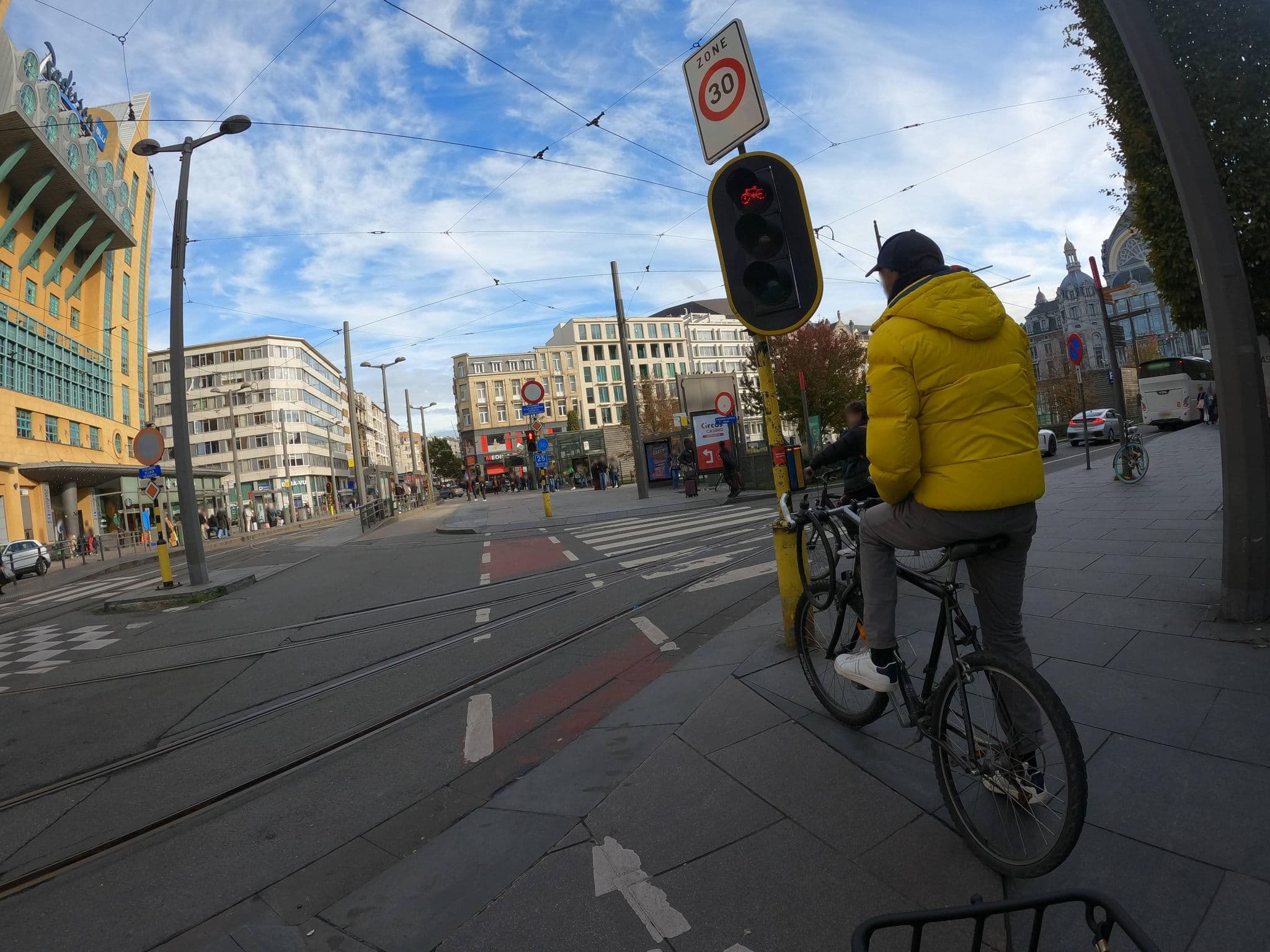 Street view near All Seasons Hotel, Borgerhout — © thibaultmol (CC BY-SA · Mapillary)
