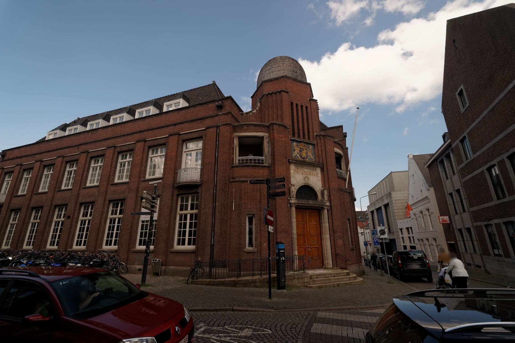 Street view near urban residences, Maastricht — © txllxt (CC BY-SA · Mapillary)