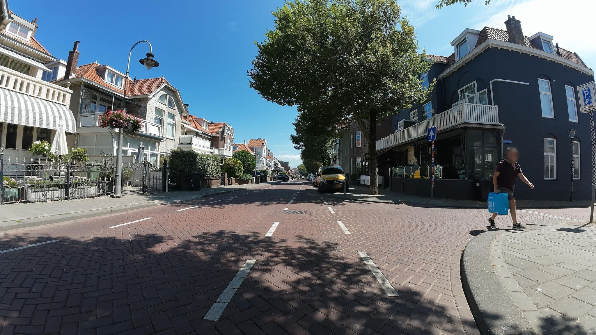 Street view near Strandhuisje, Zandvoort — © teddy73 (CC BY-SA · Mapillary)