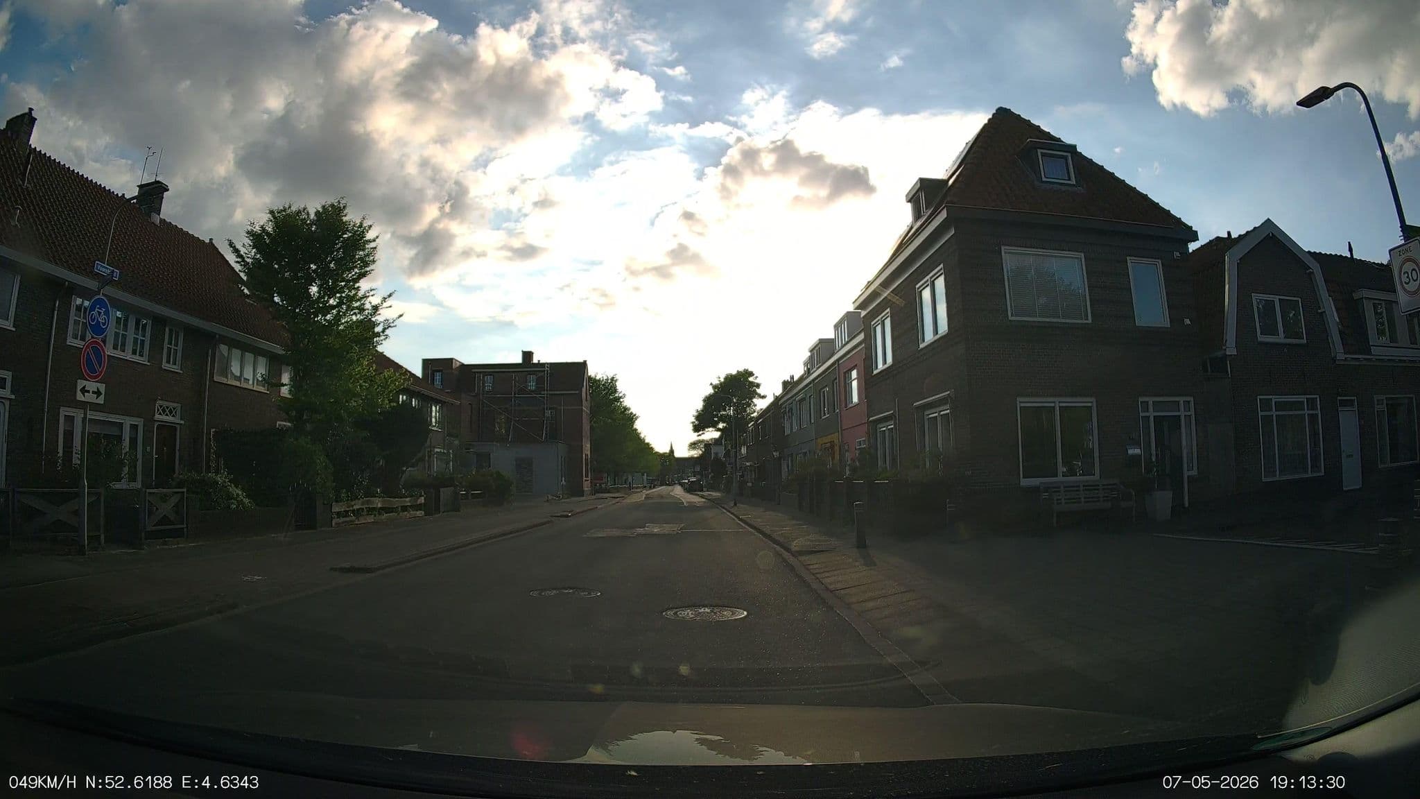 Street view near Huisje Alida, Egmond aan Zee — © heetENkoel (CC BY-SA · Mapillary)