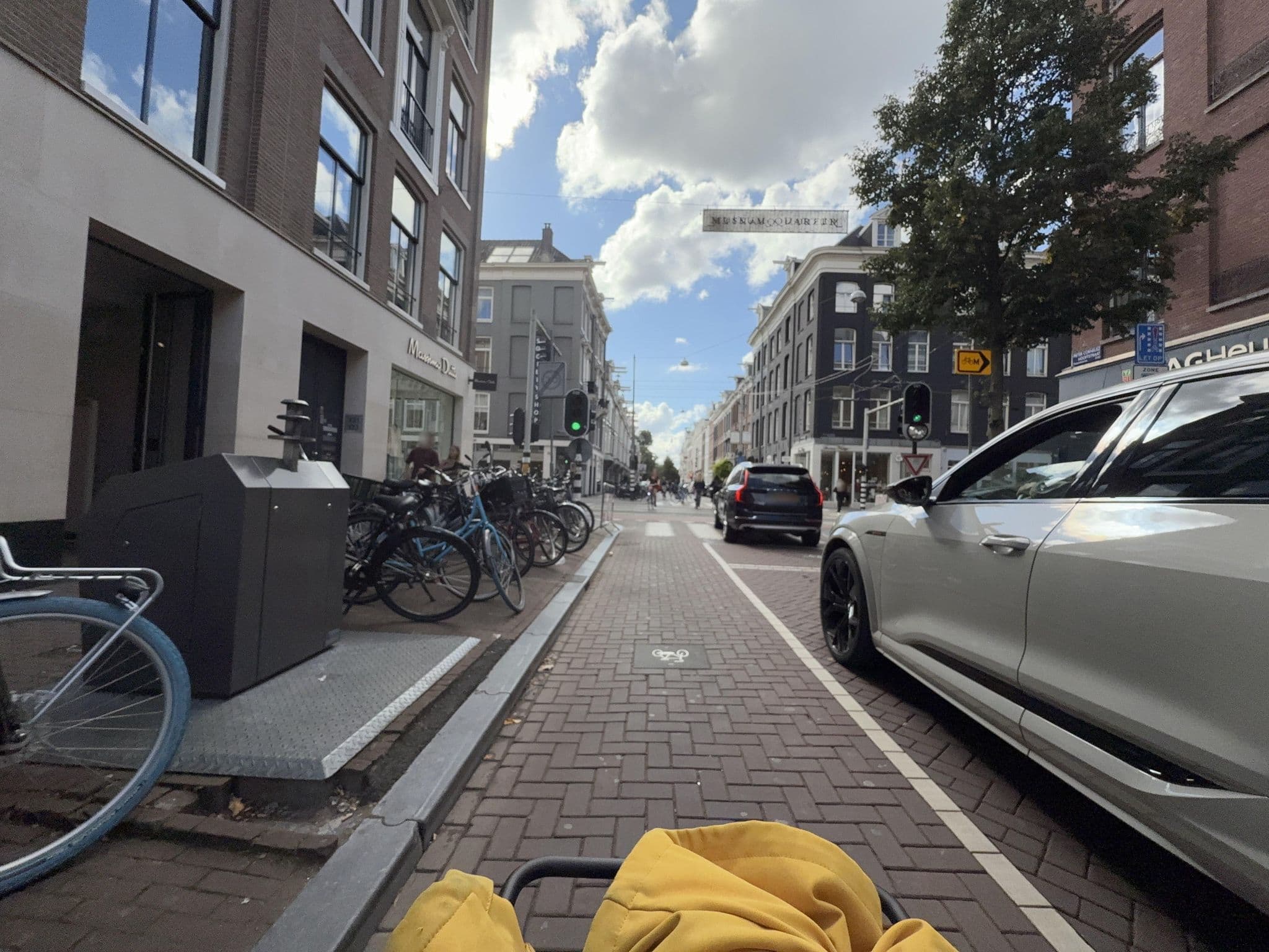 Street view near Cityden Luxury Fashion Apartments, Amsterdam — © ottor (CC BY-SA · Mapillary)