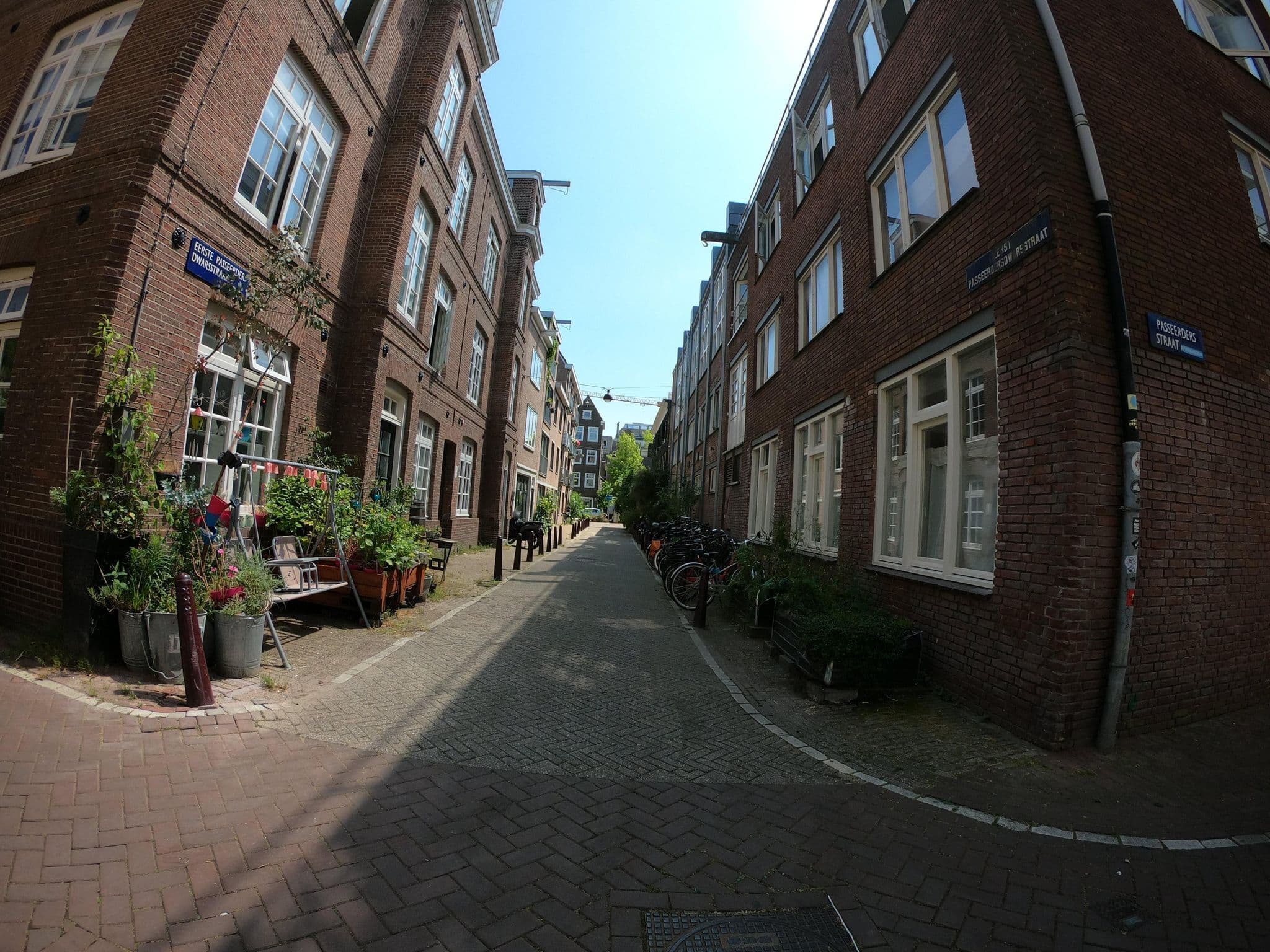 Street view near Yellow & Red Tulip Apartments, Amsterdam — © richlv (CC BY-SA · Mapillary)