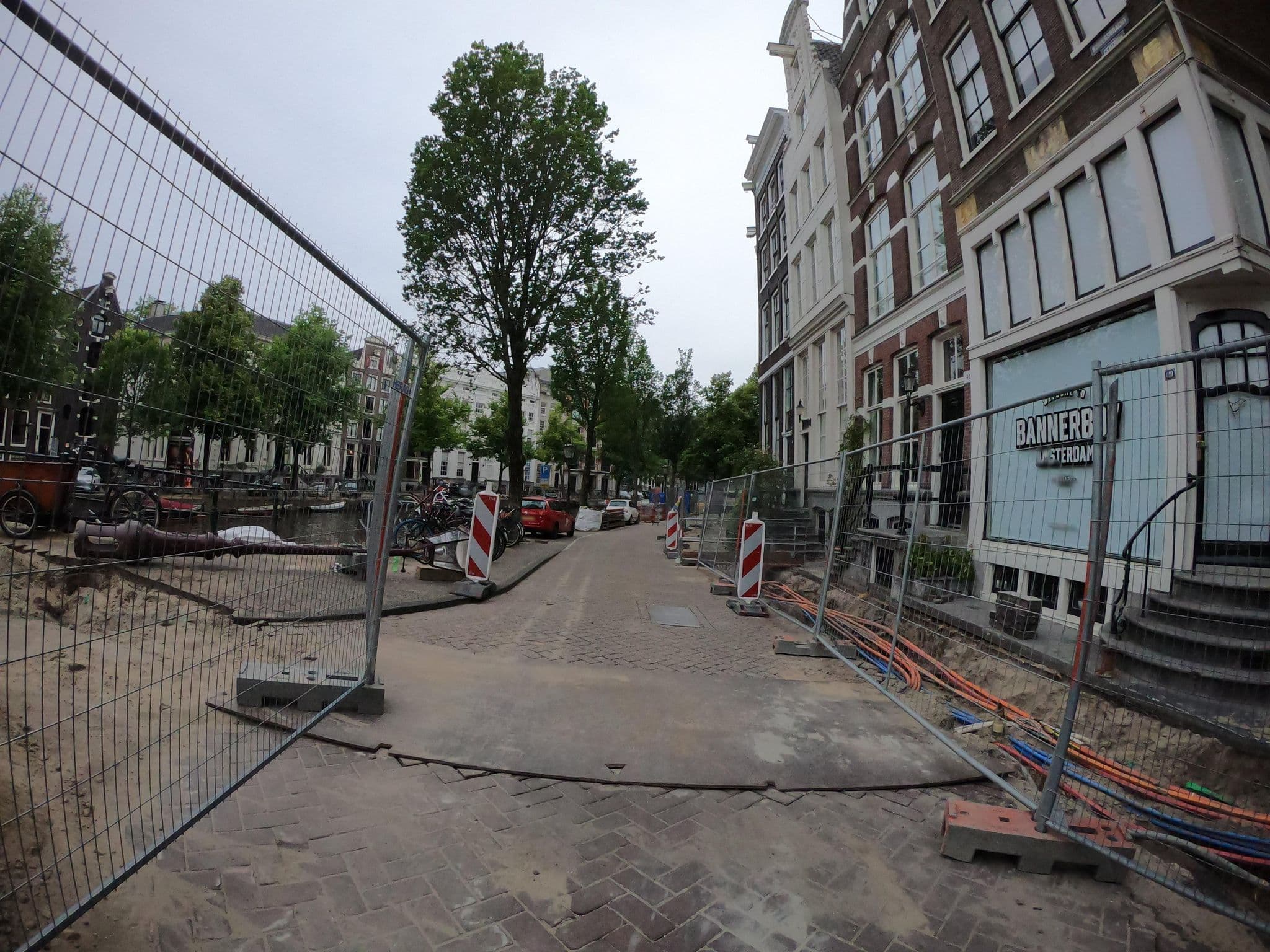 Street view near De Hoedenmaker, Amsterdam — © richlv (CC BY-SA · Mapillary)
