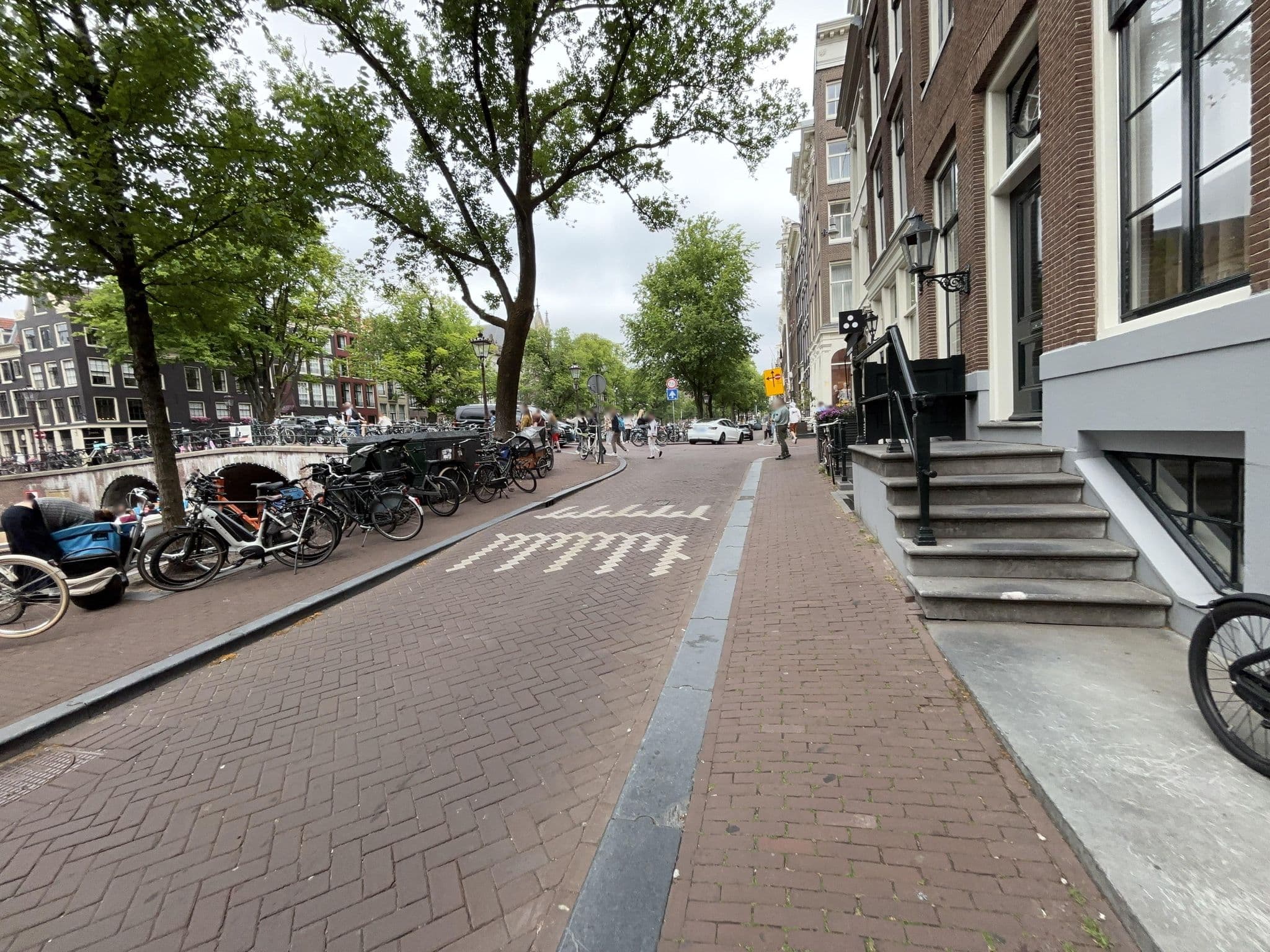 Street view near Canal view city center hotel - Miauw Suites, Amsterdam — © robot8a (CC BY-SA · Mapillary)