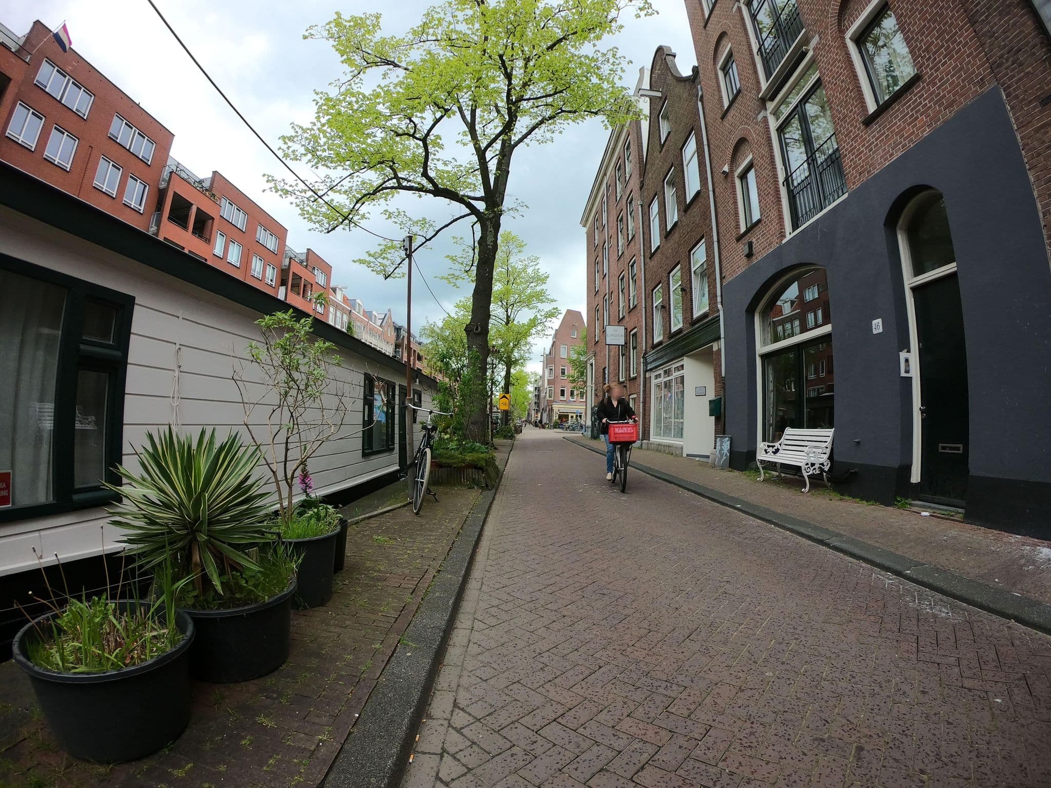 Street view near Tom & Doriens Houseboat, Amsterdam — © richlv (CC BY-SA · Mapillary)