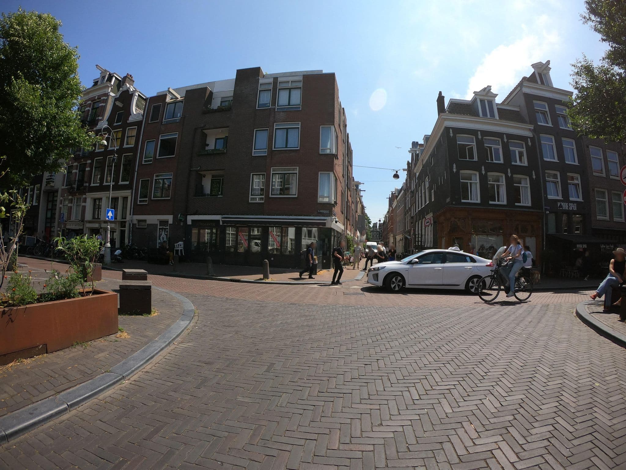 Street view near Amsterbed, Amsterdam — © richlv (CC BY-SA · Mapillary)