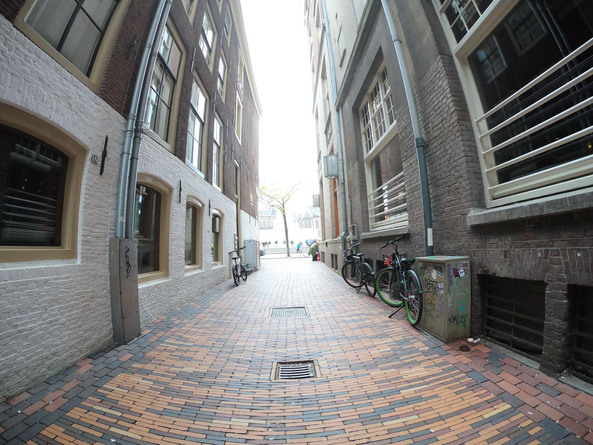 Street view near Krasnapolsky, Amsterdam — © richlv (CC BY-SA · Mapillary)