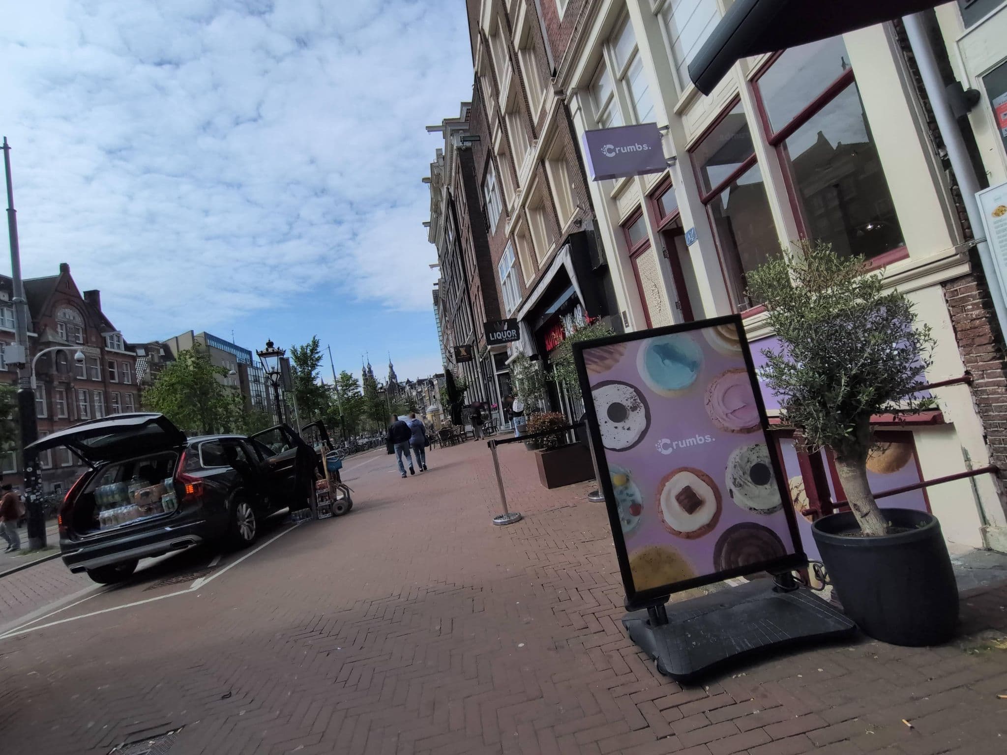 Street view near La Vie en Rose, Amsterdam — © hautetension08 (CC BY-SA · Mapillary)