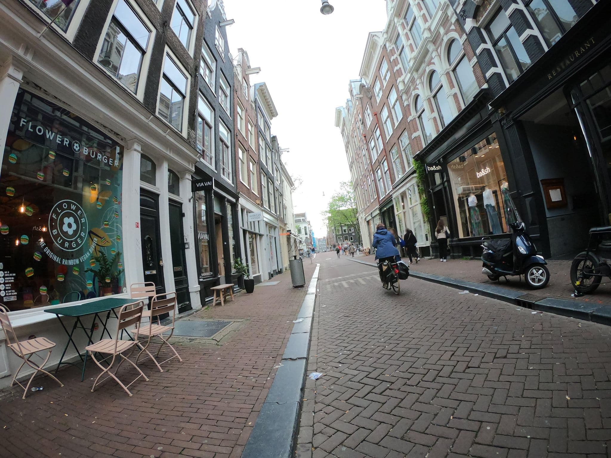 Street view near Hartenstraat 34, Amsterdam — © richlv (CC BY-SA · Mapillary)