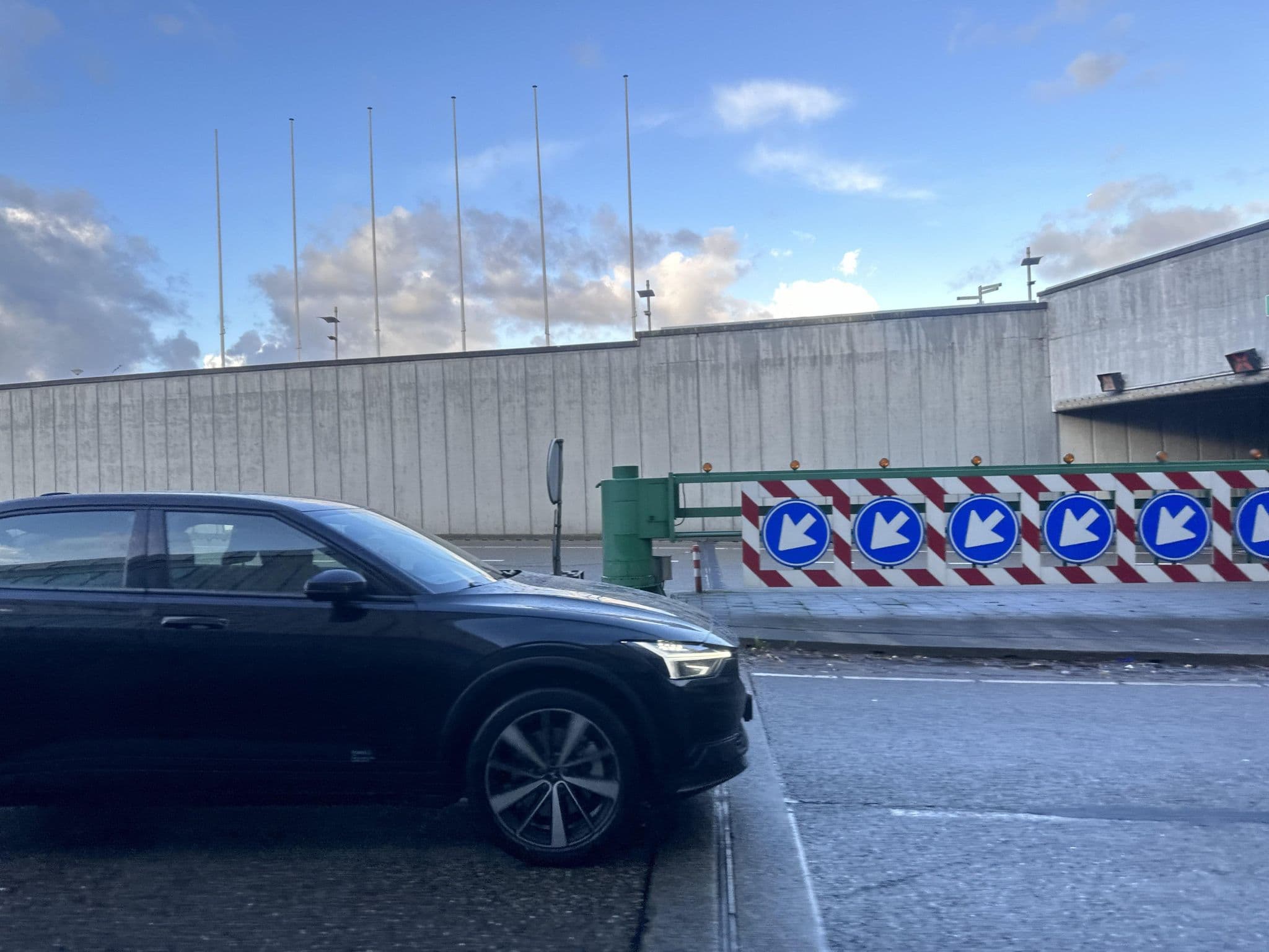 Street view near Hotelboat Fleur, Amsterdam — © amaiman (CC BY-SA · Mapillary)