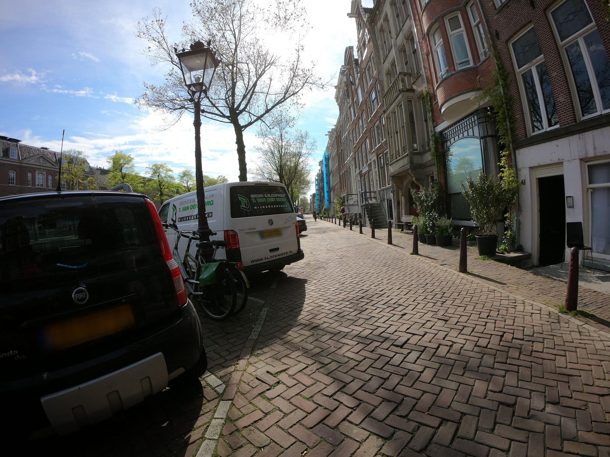 Street view near 37 Nieuwe Herengracht, Penthouse, Amsterdam — © richlv (CC BY-SA · Mapillary)