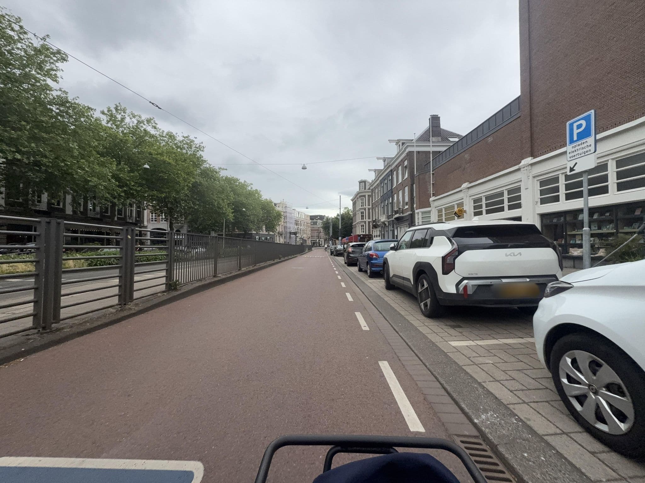 Street view near 271, Amsterdam — © ottor (CC BY-SA · Mapillary)