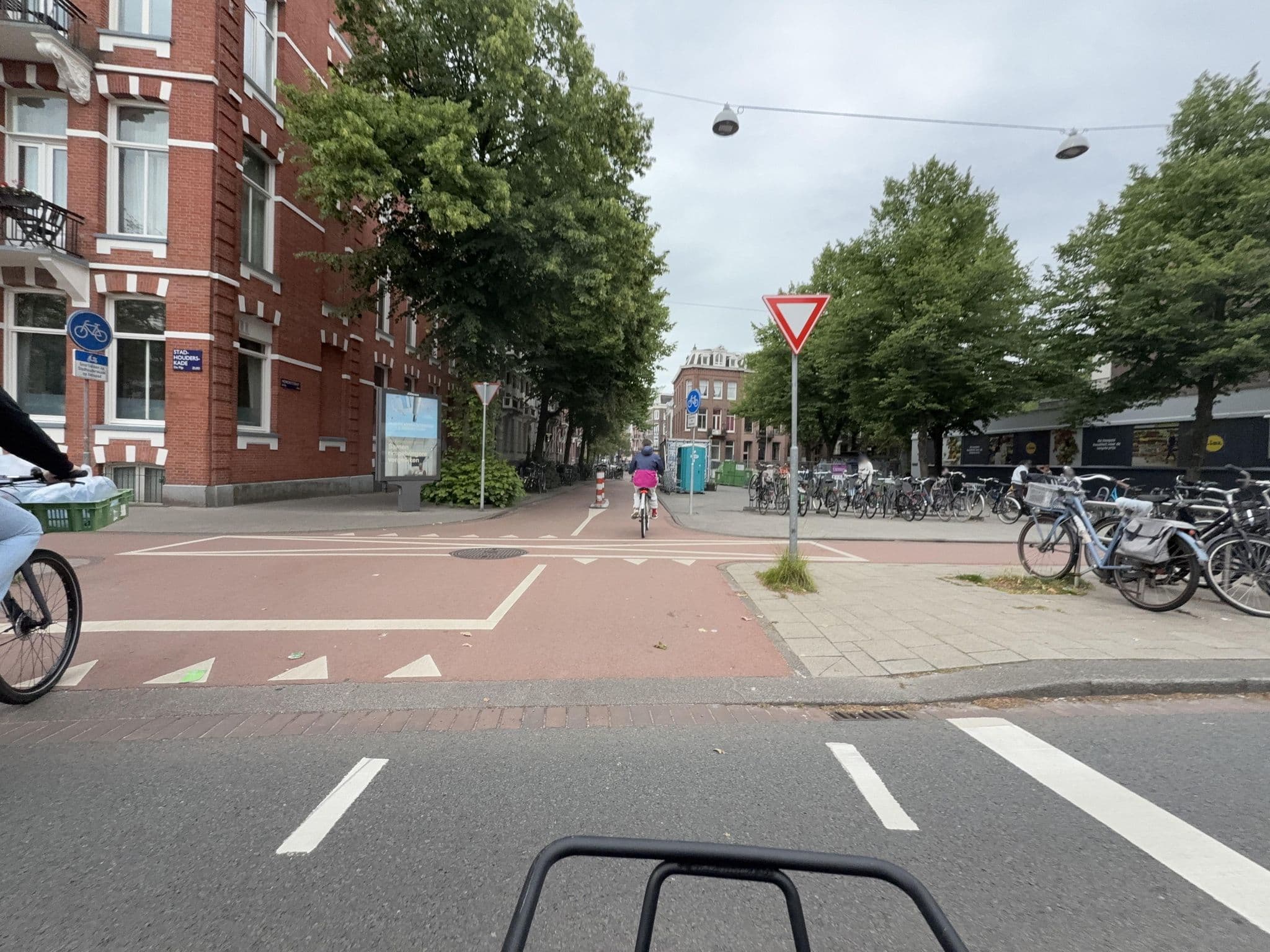 Street view near Bell's Boutique Hotel, Dapperbuurt — © ottor (CC BY-SA · Mapillary)