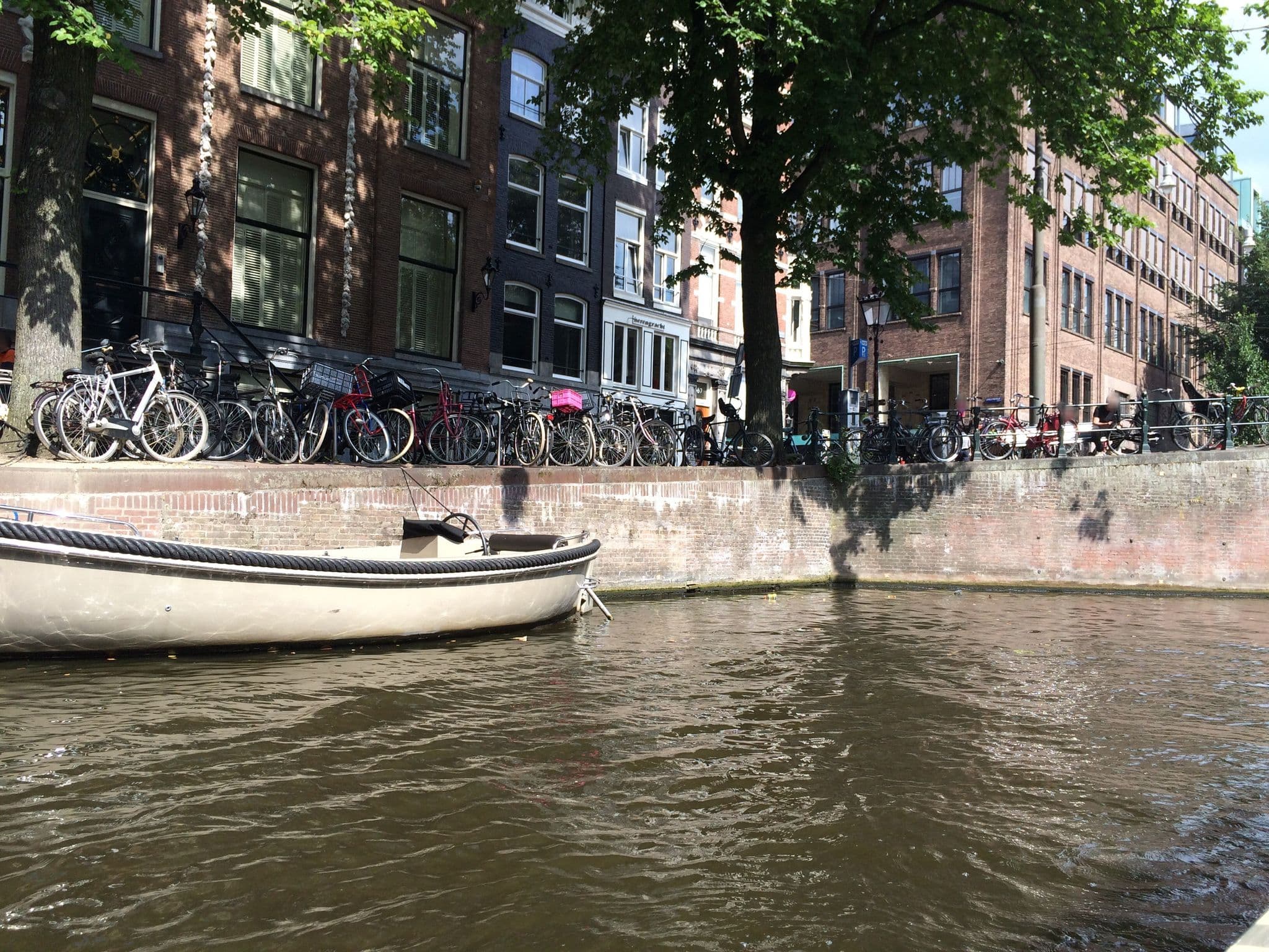 Street view near Canal guesthouse by 1657, Amsterdam — © shravan91 (CC BY-SA · Mapillary)