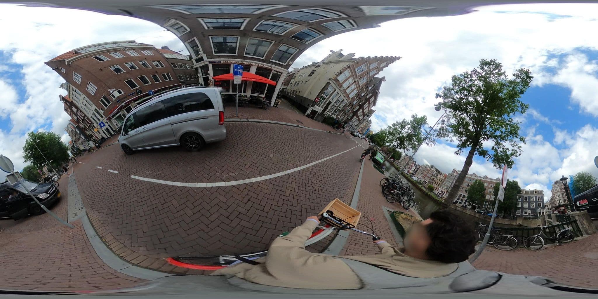 Street view near Tinto's, Amsterdam — © robot8a (CC BY-SA · Mapillary)