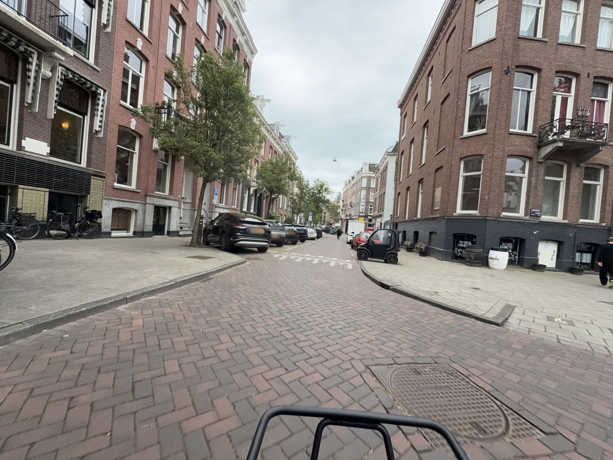 Street view near Nine-t-teen Bed and Breakfast/Bell's Boutique Hotel, Dapperbuurt — © ottor (CC BY-SA · Mapillary)