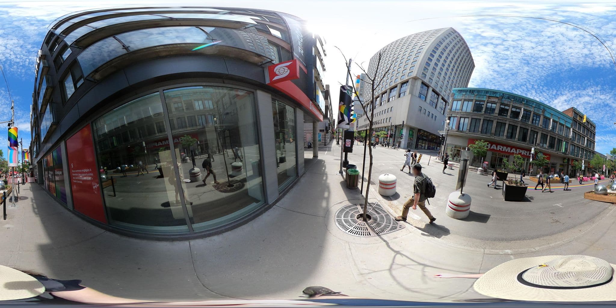 Street view near Le Saint-André, Milton-Parc — © une_abeille (CC BY-SA · Mapillary)