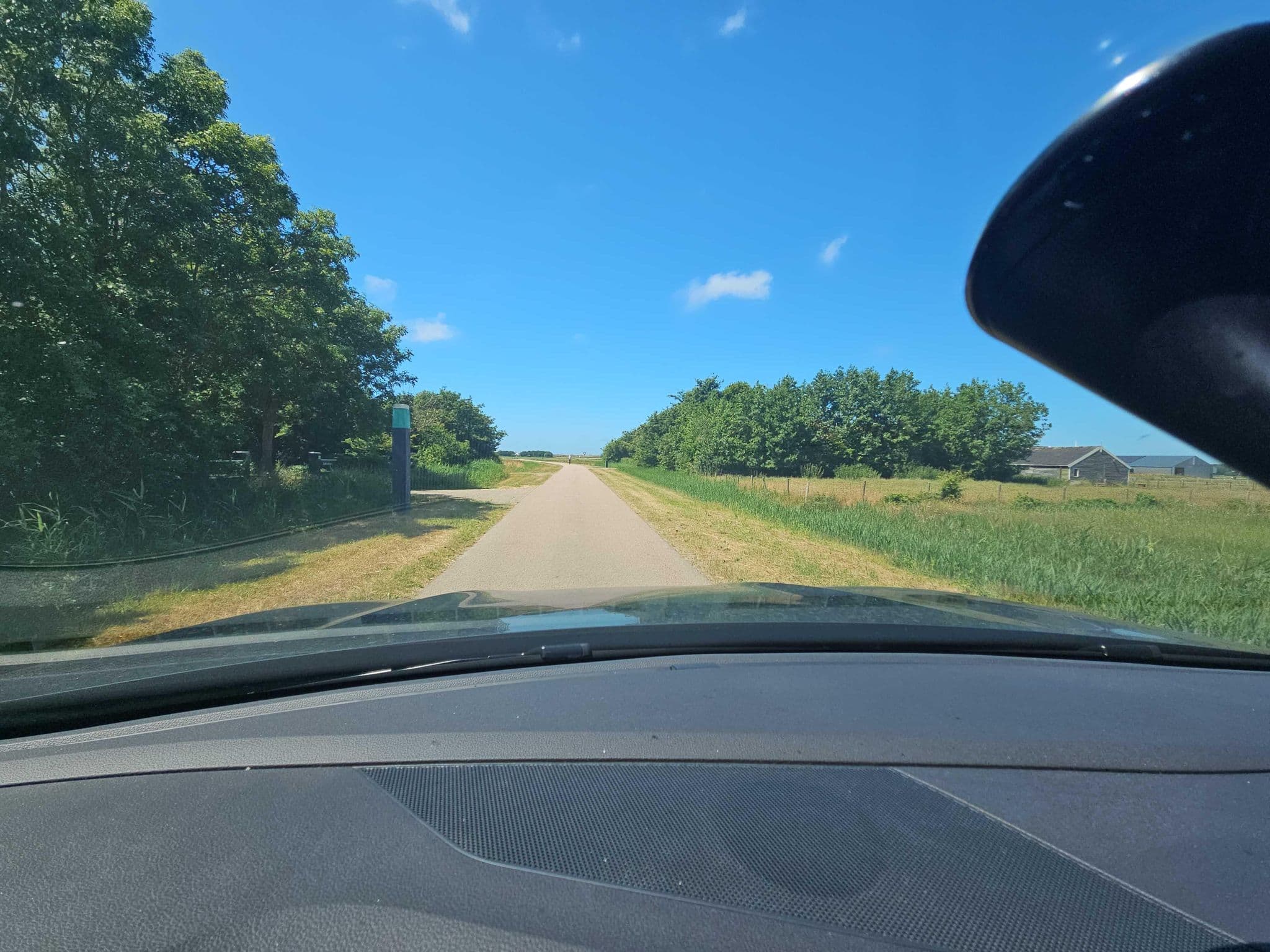 Street view near Groepsaccommodatie Jonkersbergen, Den Burg — © toho (CC BY-SA · Mapillary)