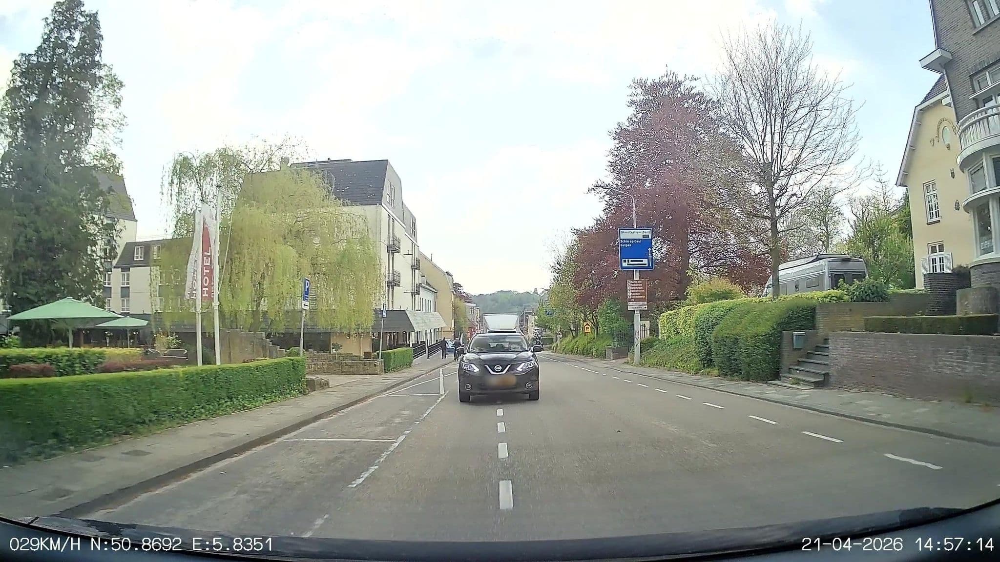 Street view near Amsterdam Hotel Fauquemont, Broekhem — © thewizard (CC BY-SA · Mapillary)