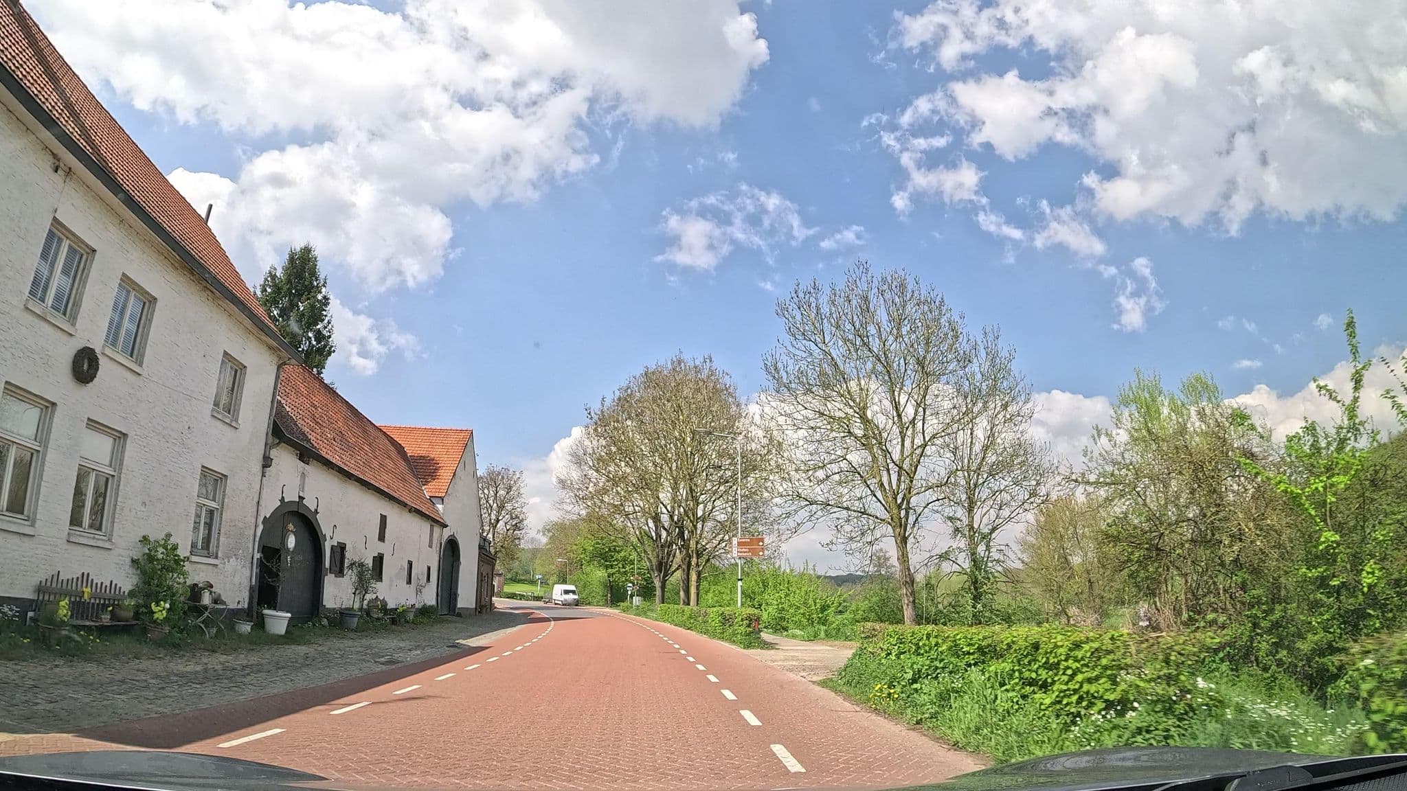 Street view near BvWP Beroepsorganisatie van Weddingpastors, Banholt — © thewizard (CC BY-SA · Mapillary)