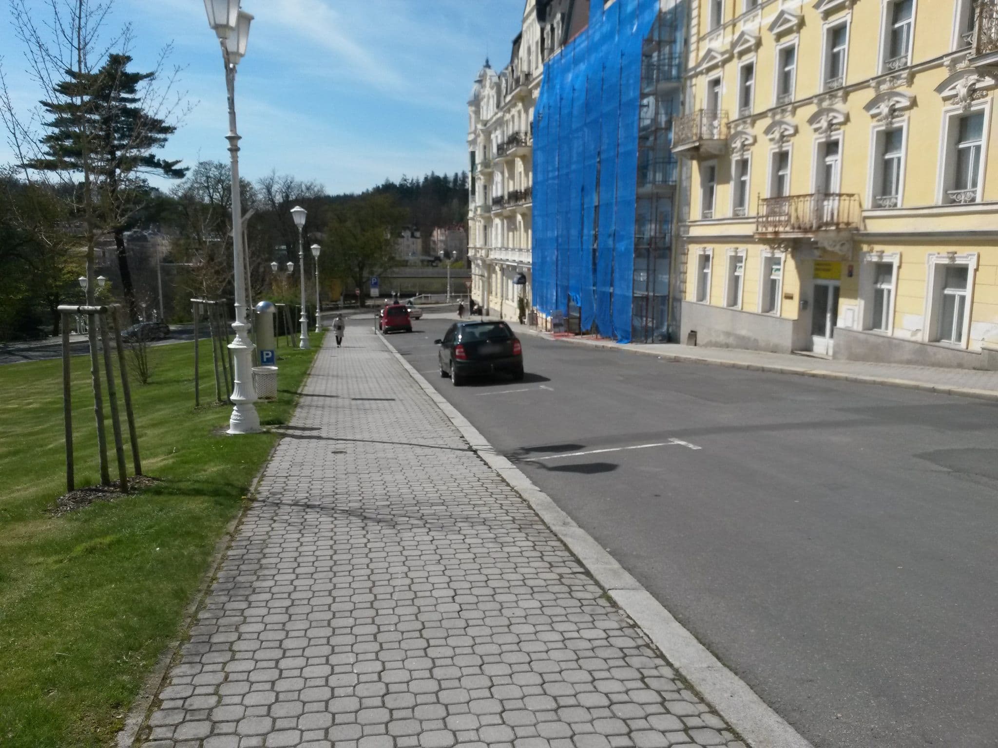 Street view near Lázeňské hotely Zlatá Koruna, Mariánské Lázně — © rausk (CC BY-SA · Mapillary)