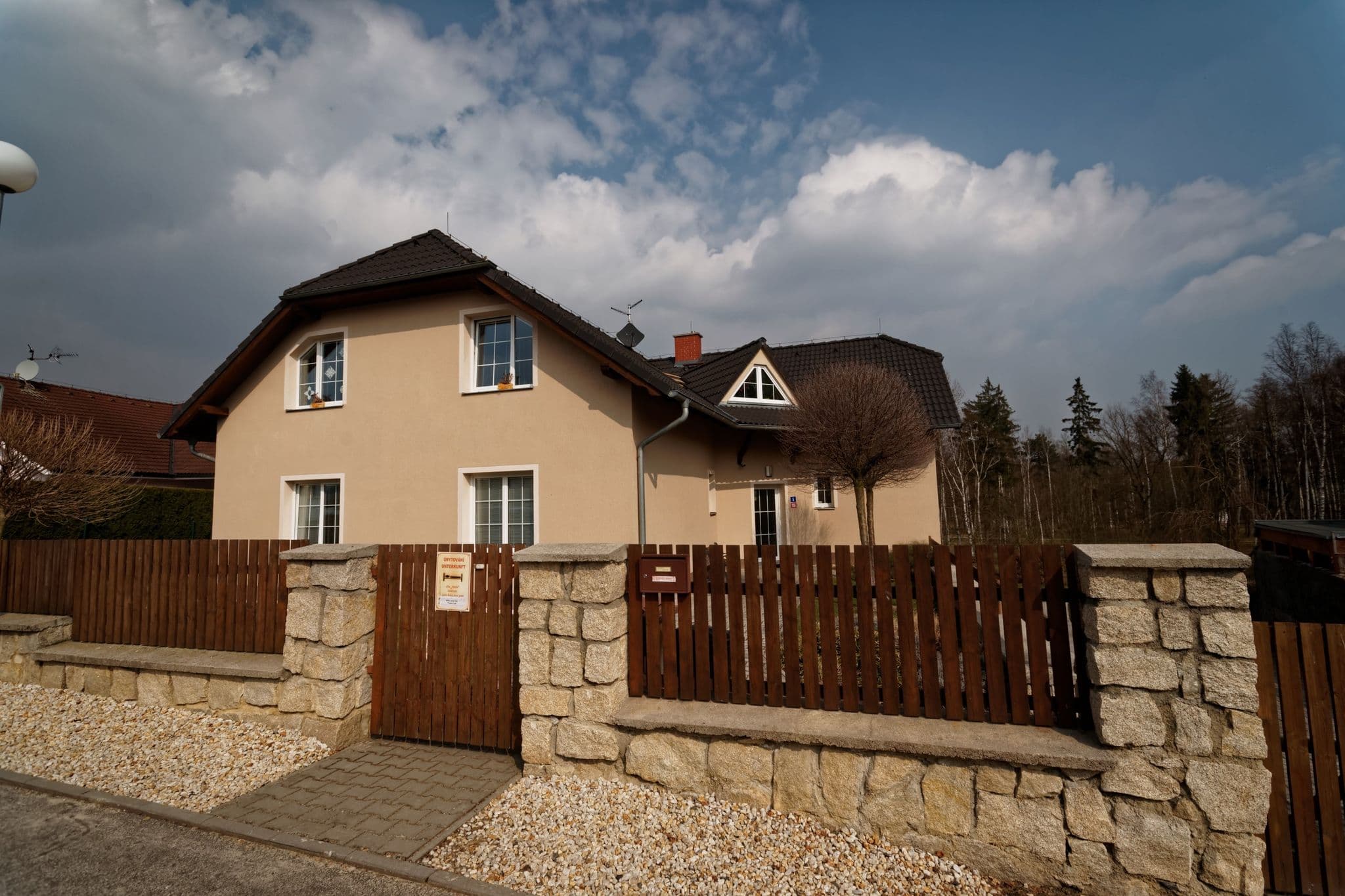Street view near vila heda, Františkovy Lázně — © txllxt (CC BY-SA · Mapillary)