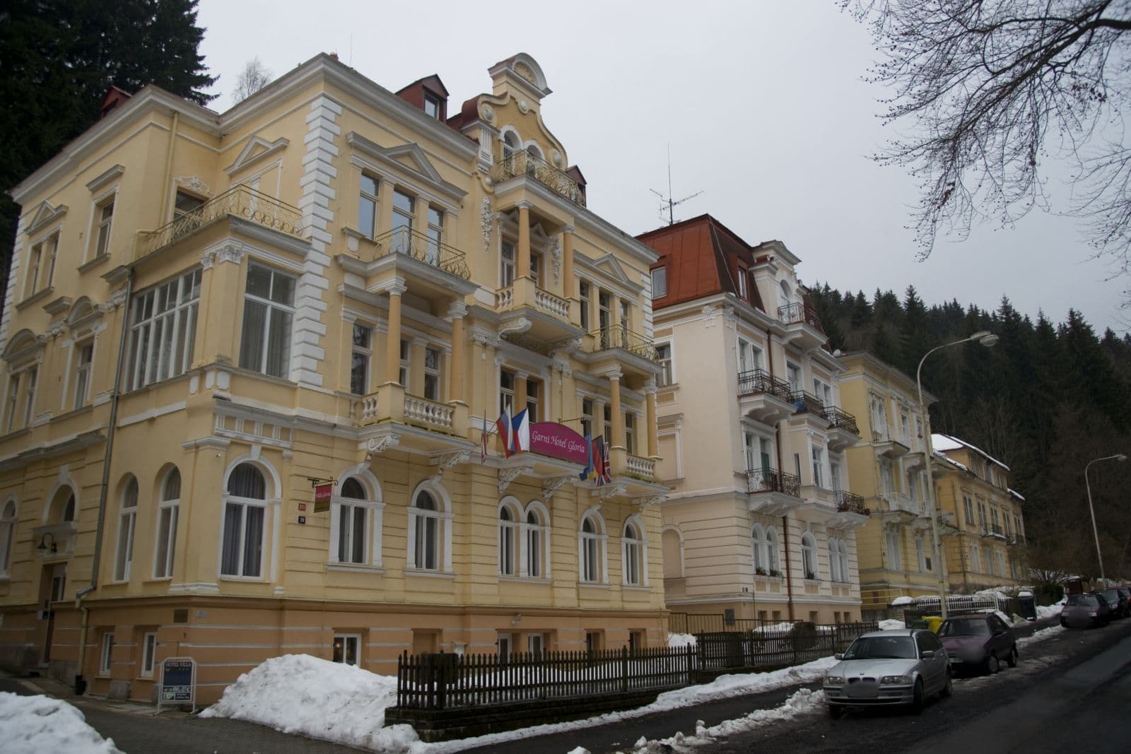 Street view near Villa Gloria, Mariánské Lázně — © txllxt (CC BY-SA · Mapillary)