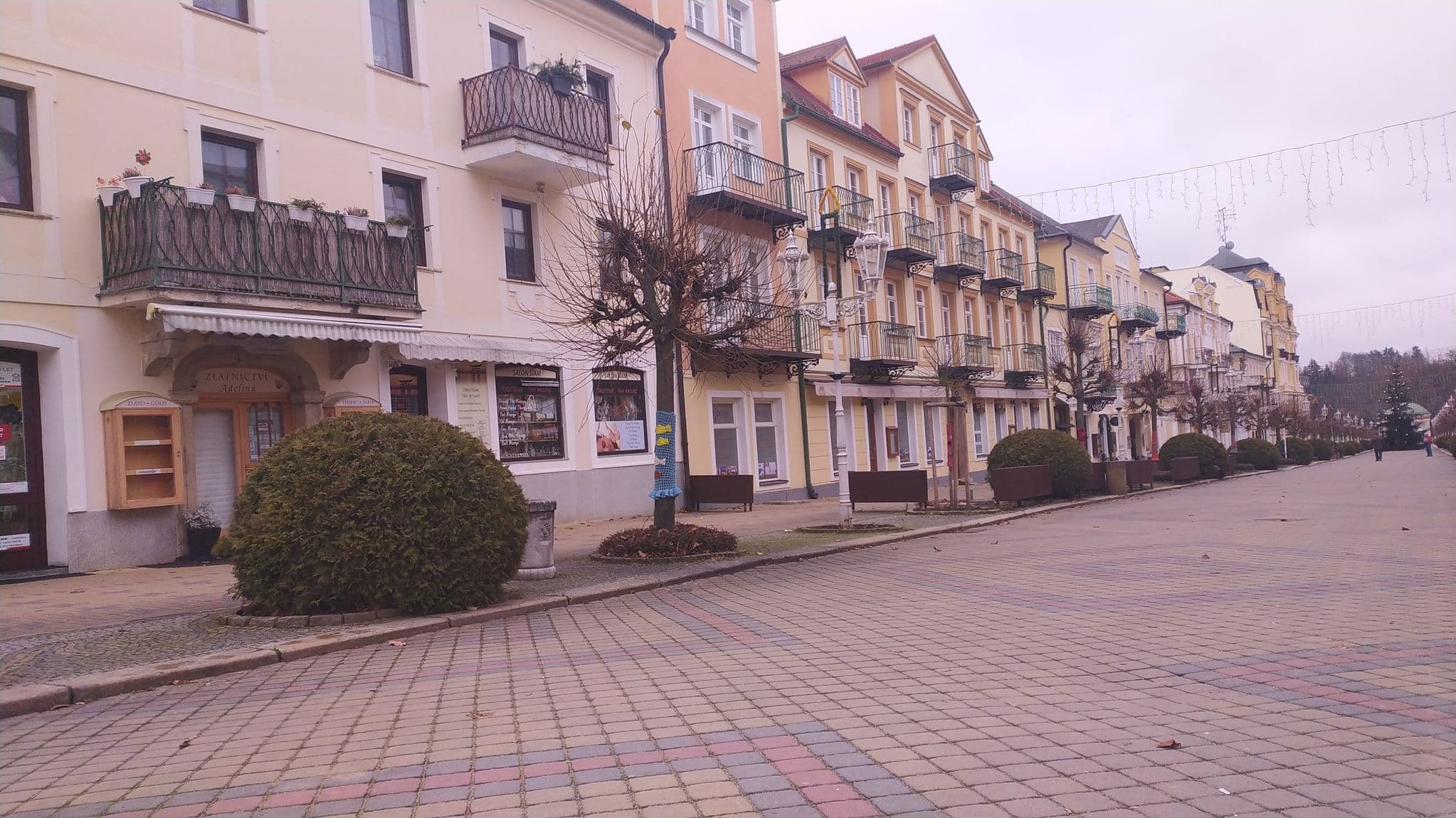 Street view near Hotel Tři lilie, Františkovy Lázně — © mrowka (CC BY-SA · Mapillary)