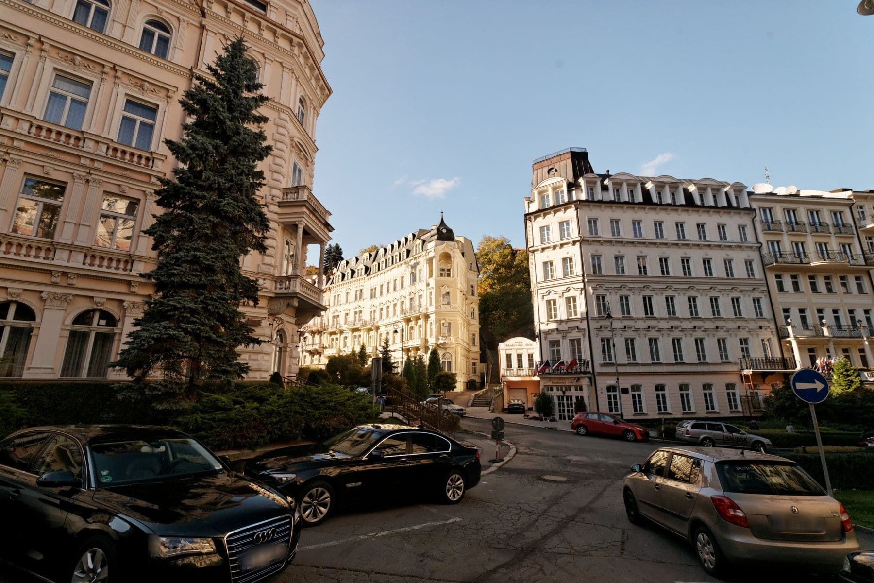 Street view near Depandance Columbus, Karlovy Vary — © txllxt (CC BY-SA · Mapillary)