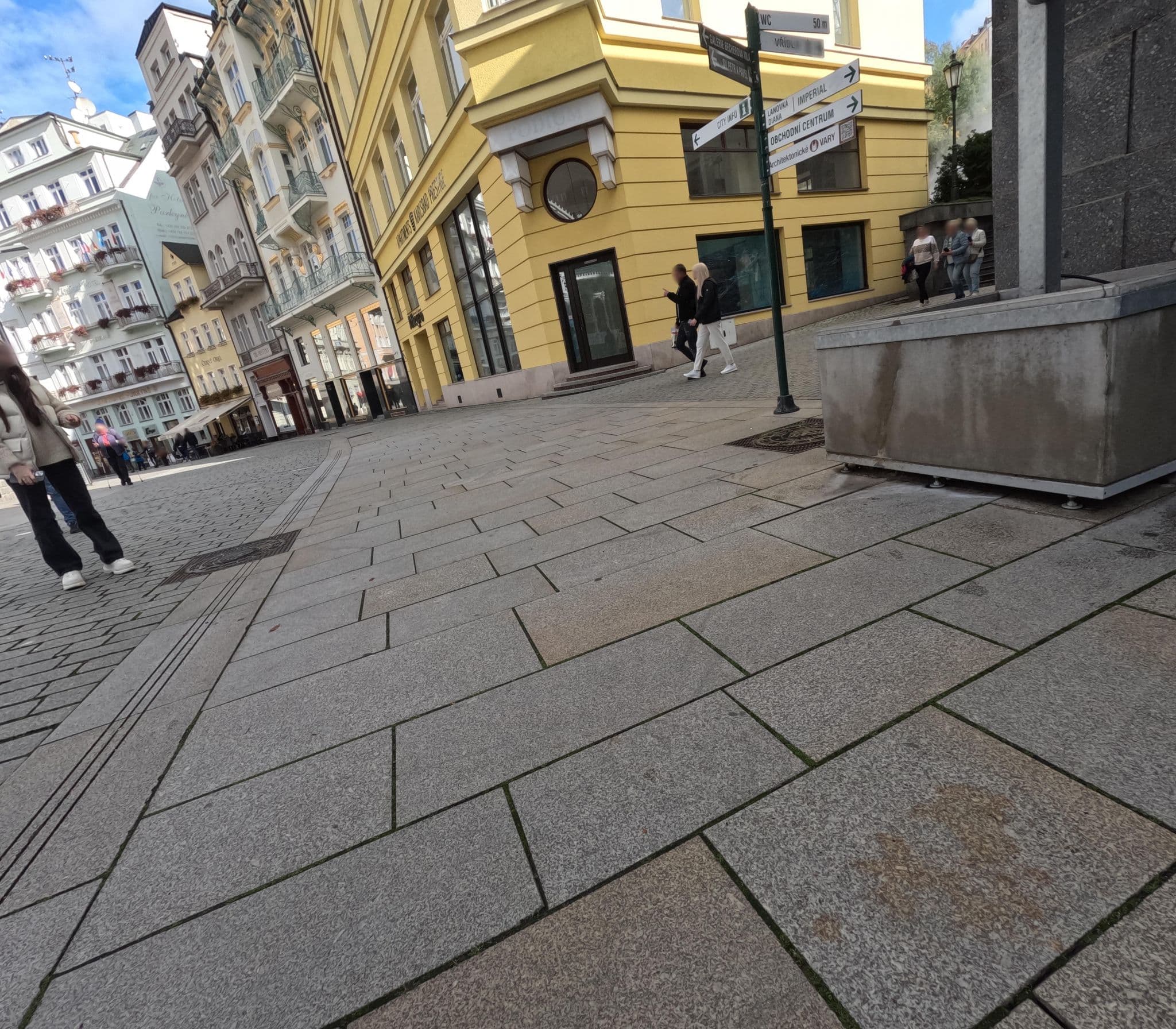 Street view near Karlovy Vary - Czech Republic, Karlovy Vary — © chuck (CC BY-SA · Mapillary)