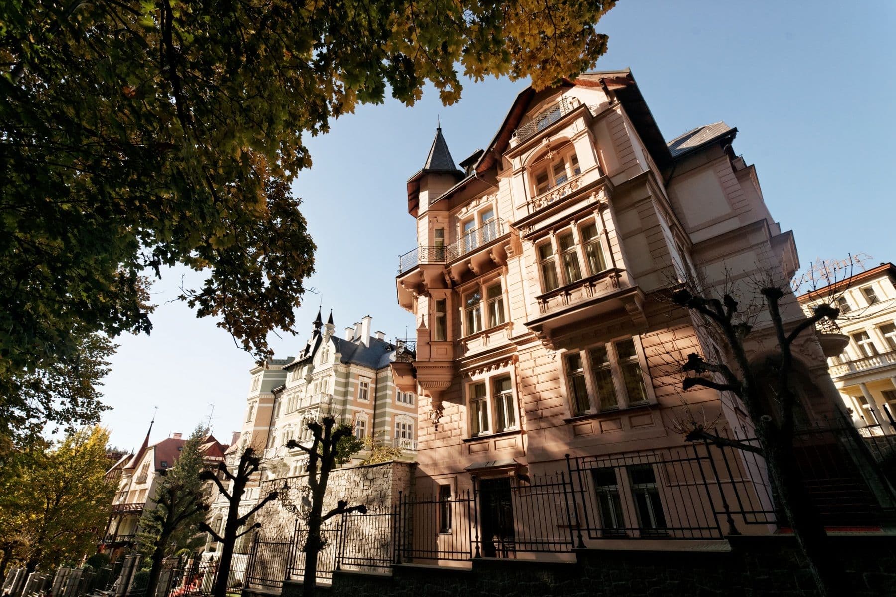 Street view near Villa Rusalka, Karlovy Vary — © txllxt (CC BY-SA · Mapillary)