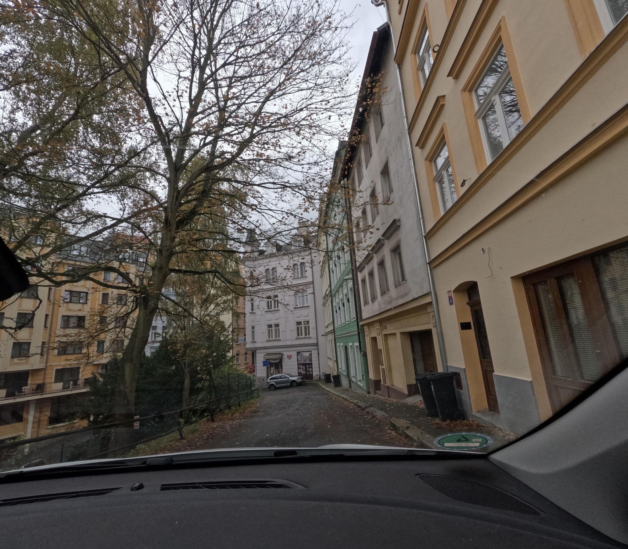 Street view near Vyšehradská 718/10, Karlovy Vary — © chuck (CC BY-SA · Mapillary)