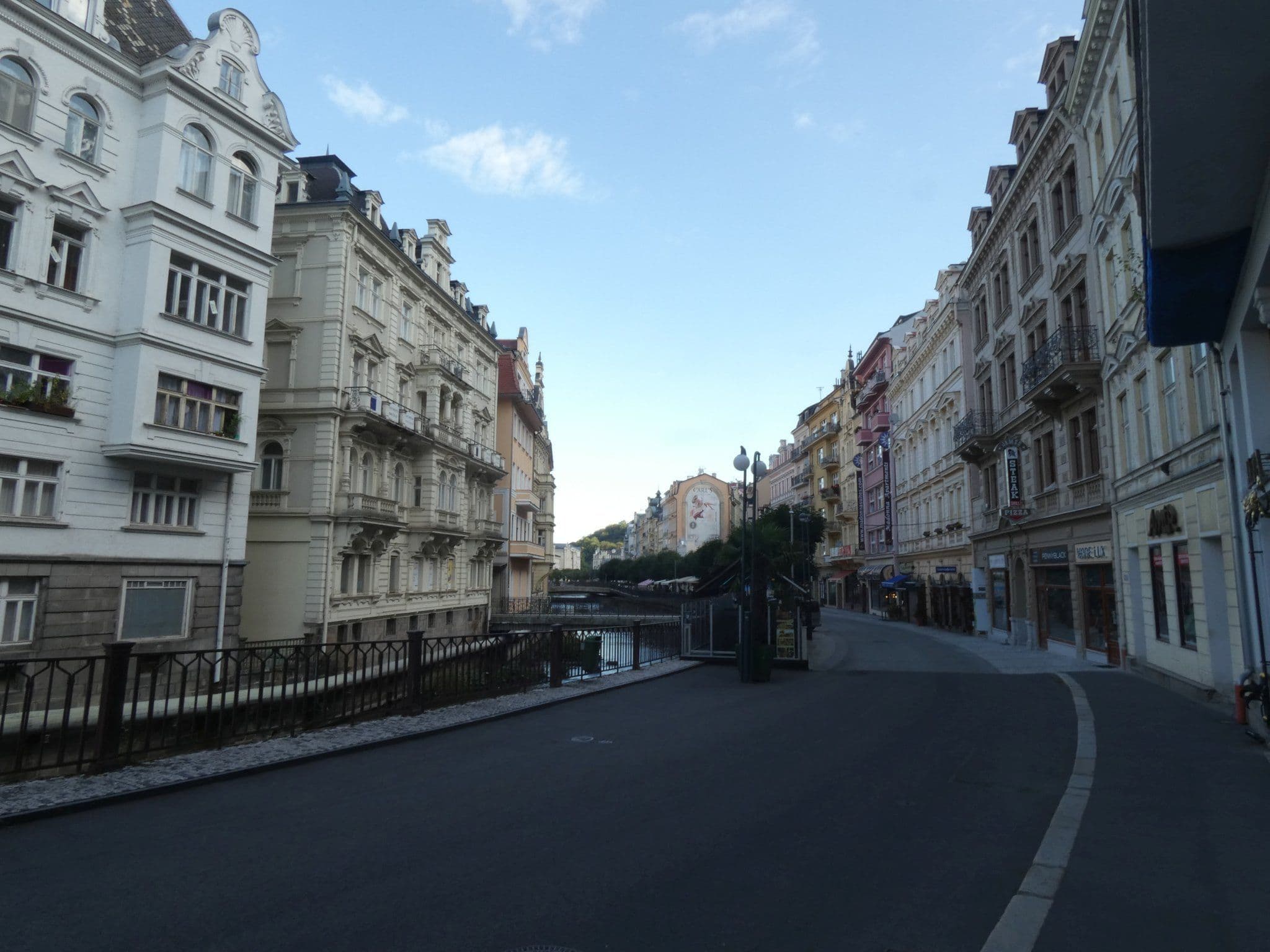 Street view near Hotel Purkyně - Karlovar 2000, Karlovy Vary — © utvonalfelmeresek (CC BY-SA · Mapillary)