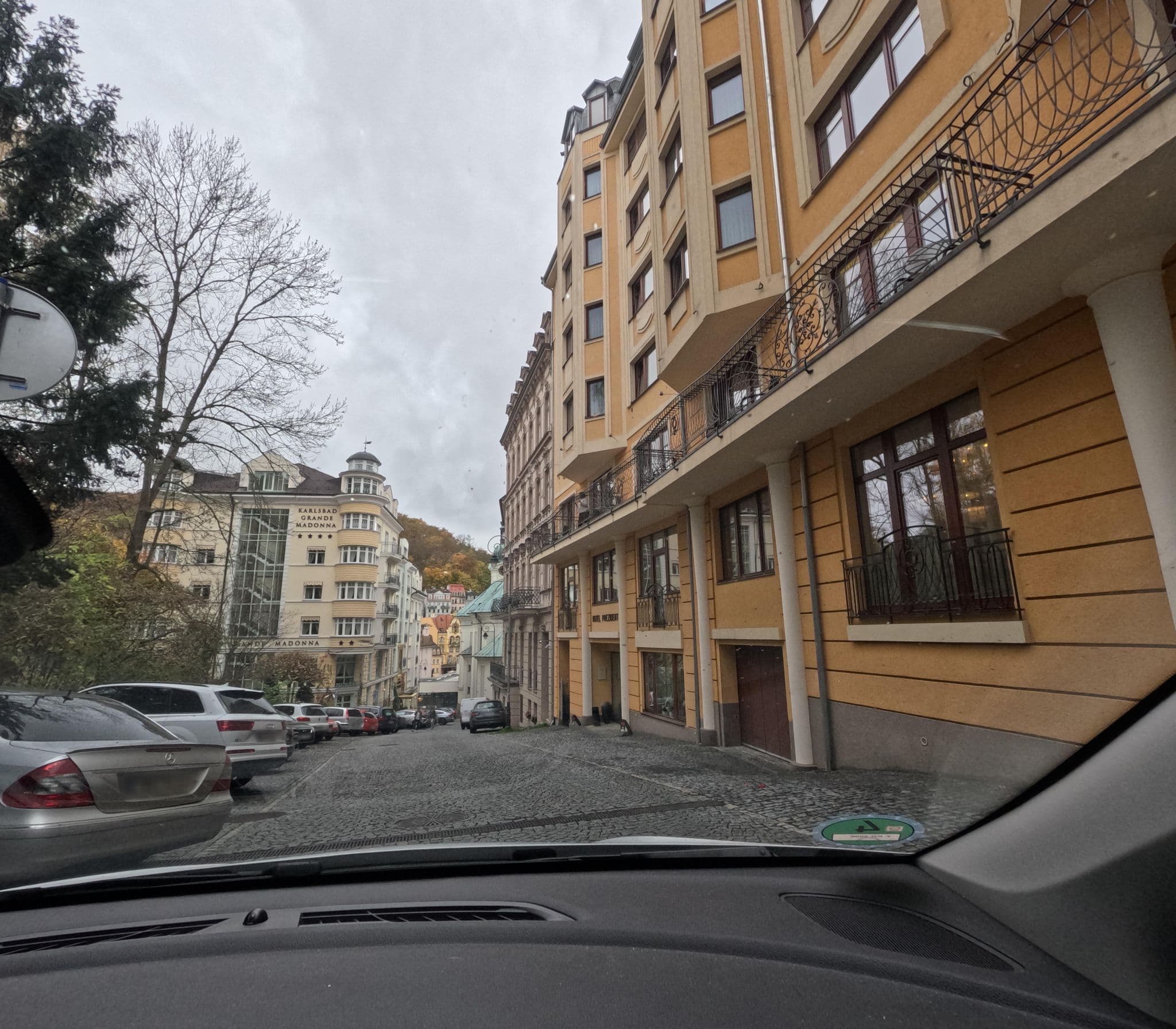 Street view near Hotel Prezident, Karlovy Vary — © chuck (CC BY-SA · Mapillary)