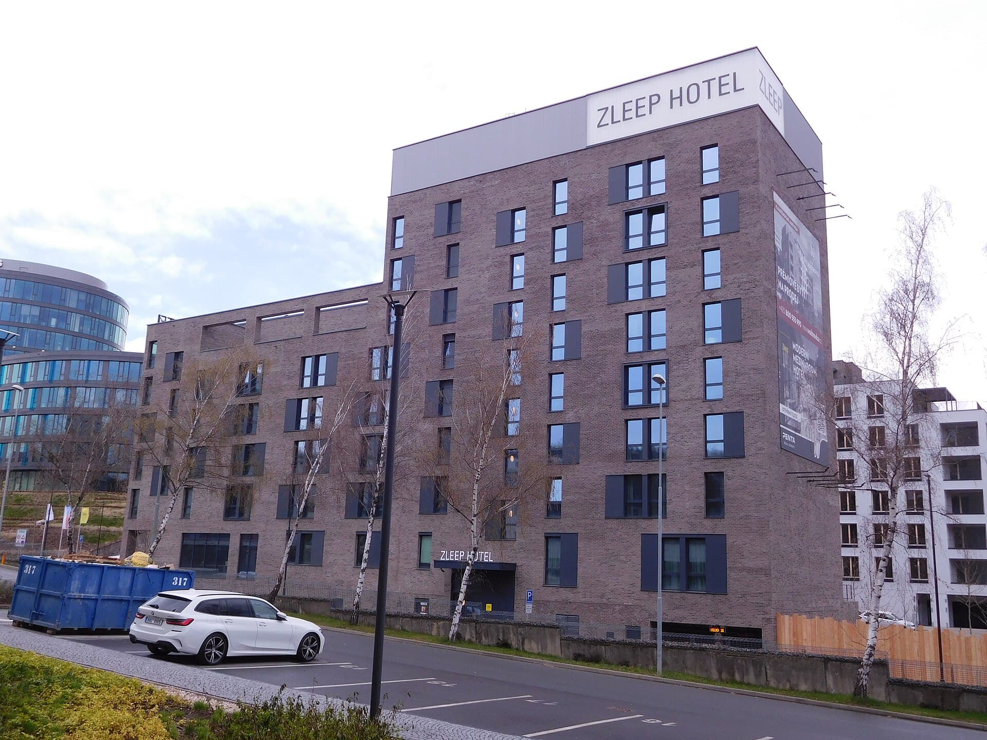 Zleep Hotel (via Wikimedia Commons, CC BY-SA 4.0)