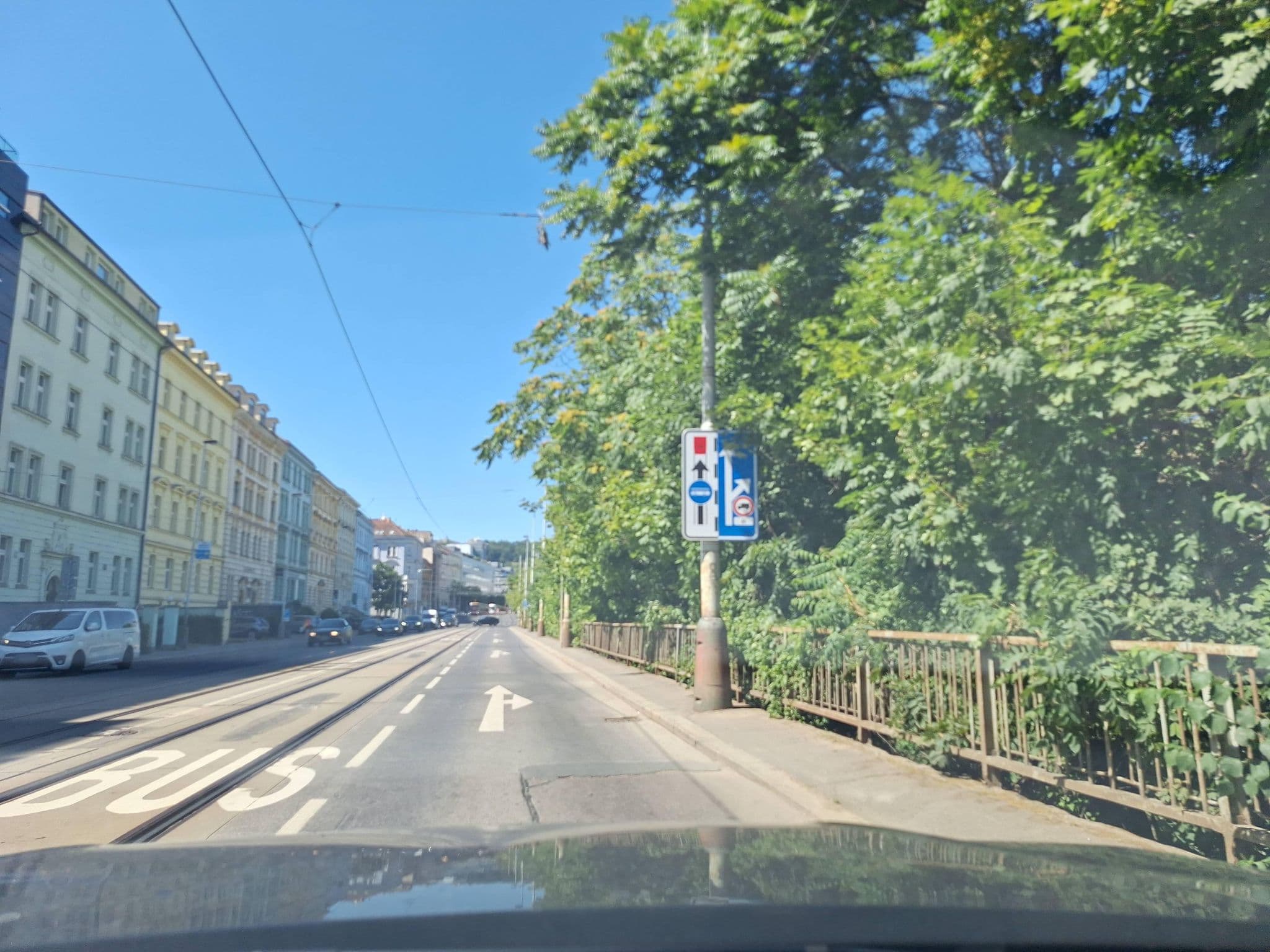 Street view near Barceló Praha Five Restaurant Vltava, Smíchov — © gob (CC BY-SA · Mapillary)