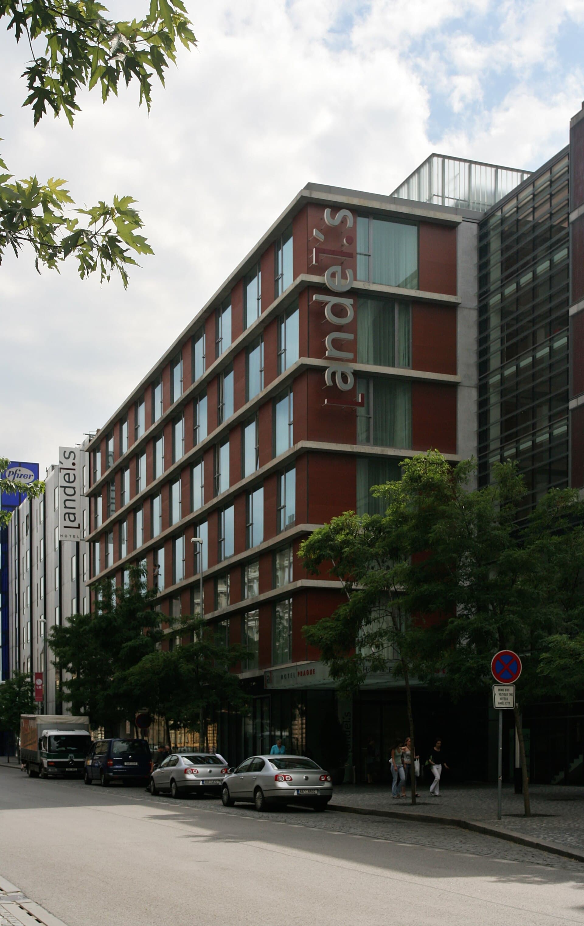 Vienna House Andel's Prague (via Wikimedia Commons, CC BY-SA 2.5)