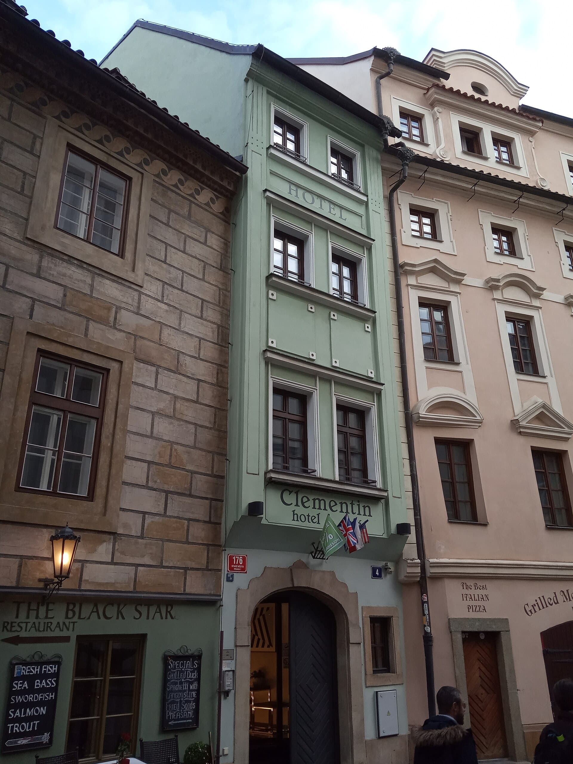 Clementin hotel (via Wikimedia Commons, CC BY-SA 3.0)