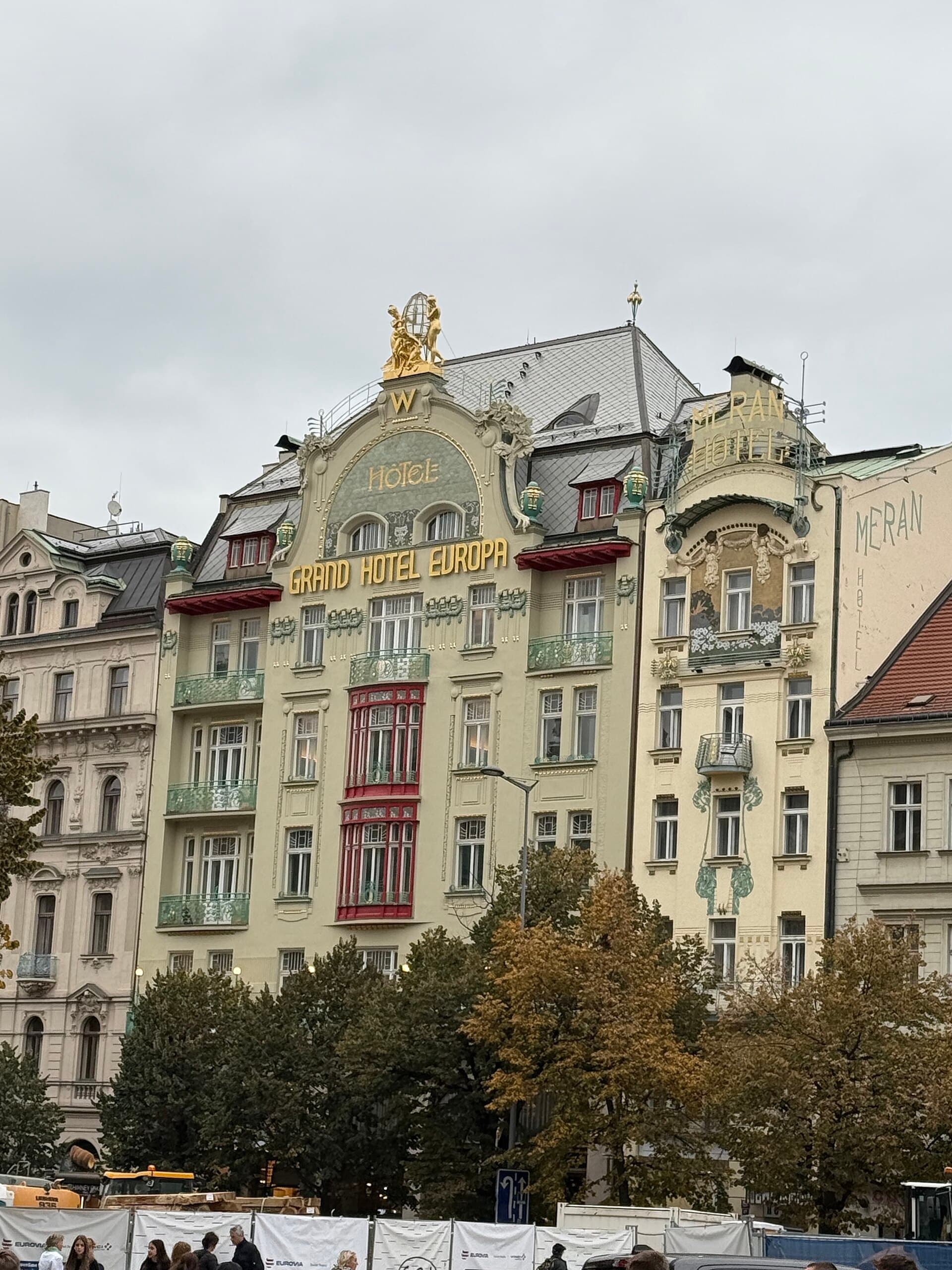 W Prague (via Wikimedia Commons, CC0)