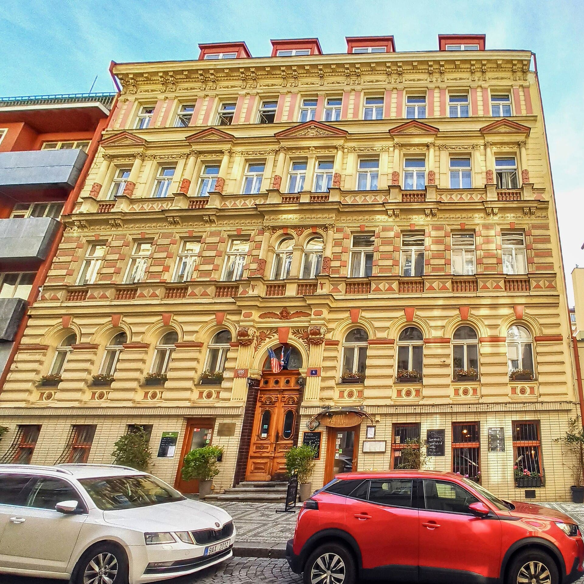 Novoměstský Hotel (via Wikimedia Commons, CC BY 4.0)