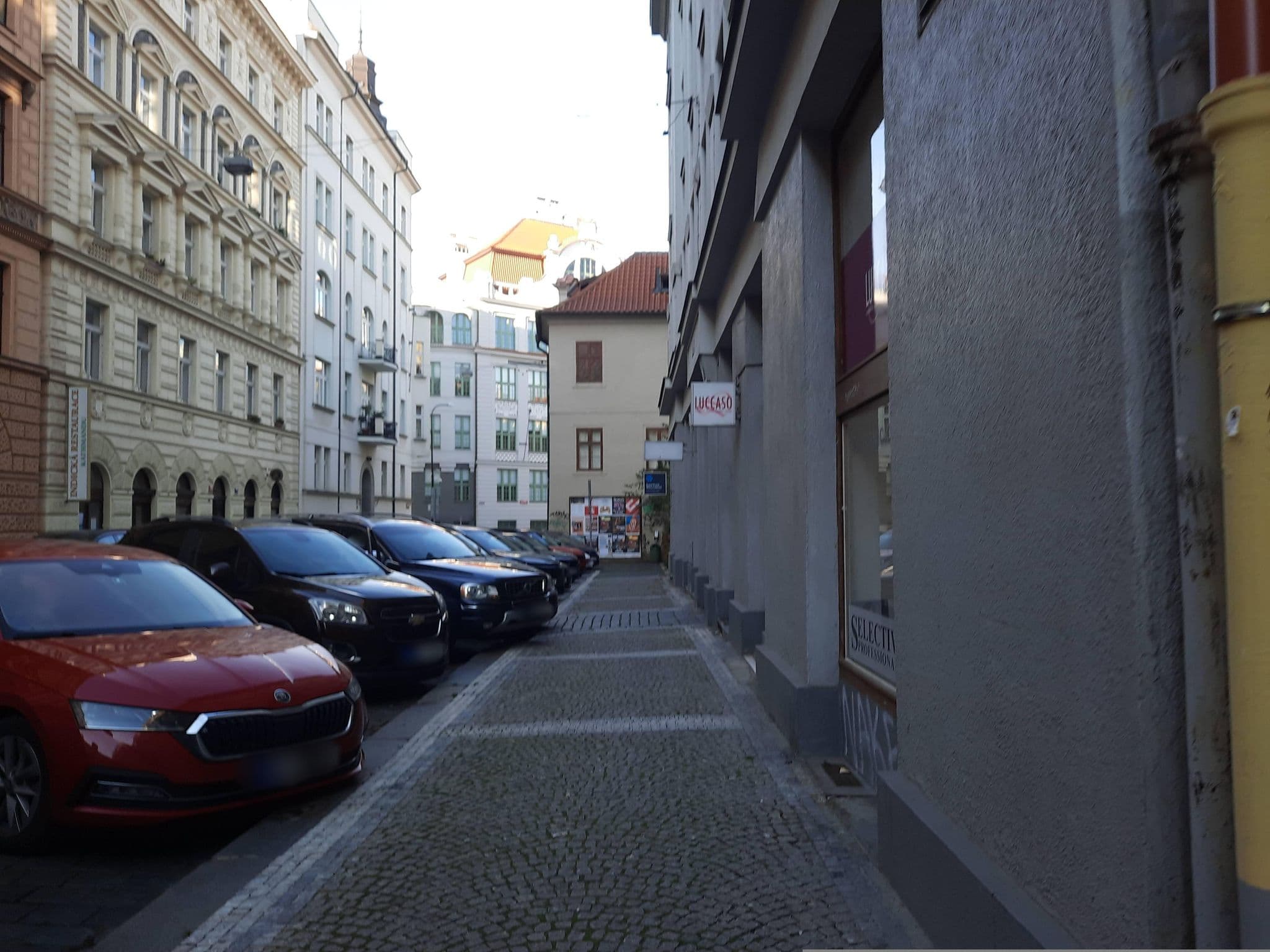 Street view near Iskia, Nové Město — © ondrejlopatka (CC BY-SA · Mapillary)