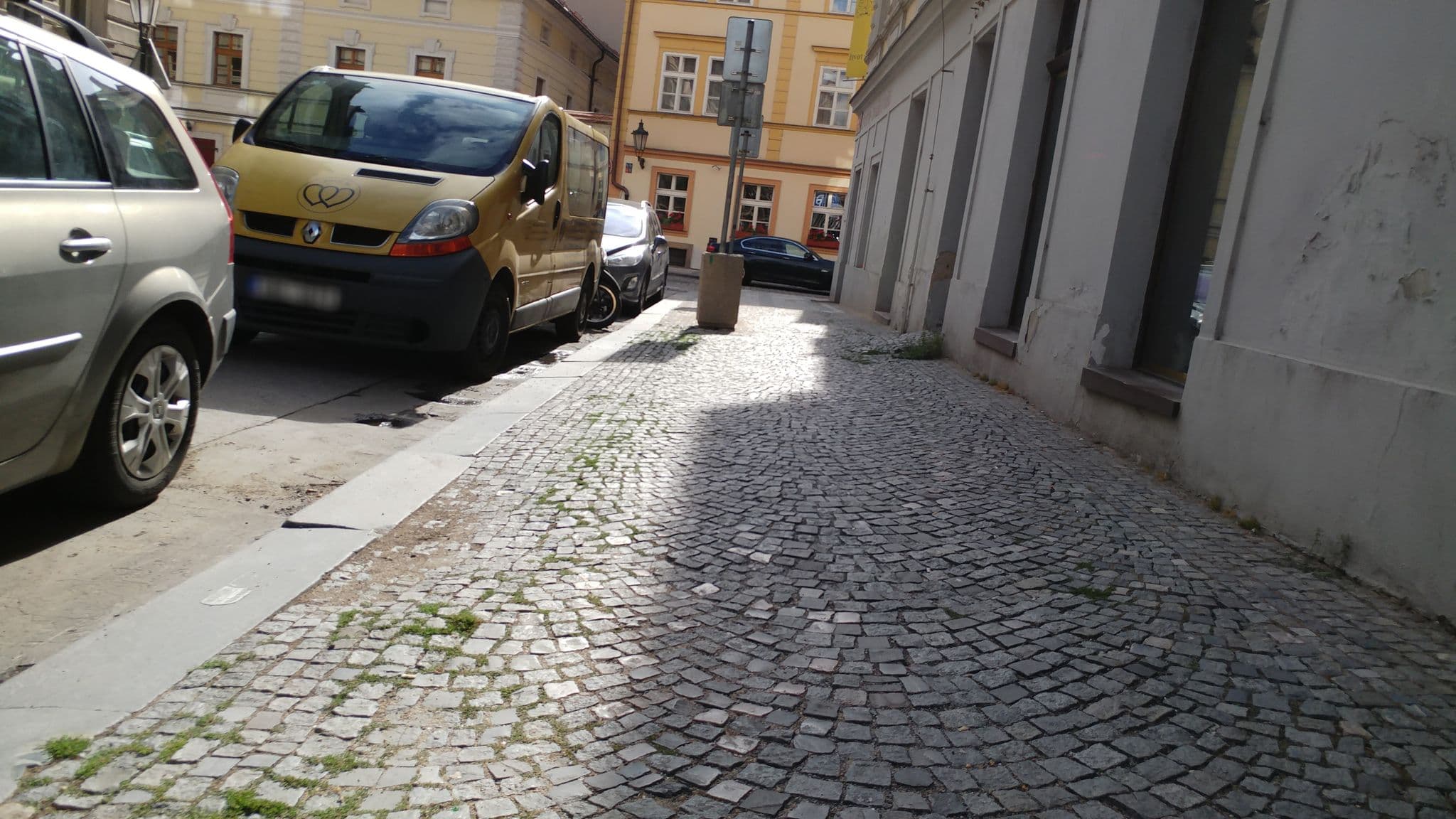 Street view near Ubytovací Zařízení České Národní Banky, Prague — © pbb (CC BY-SA · Mapillary)